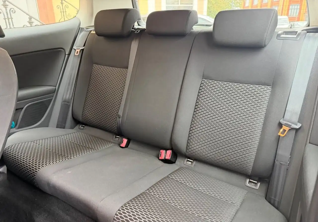 Volkswagen Golf Standard Model — photo 9
