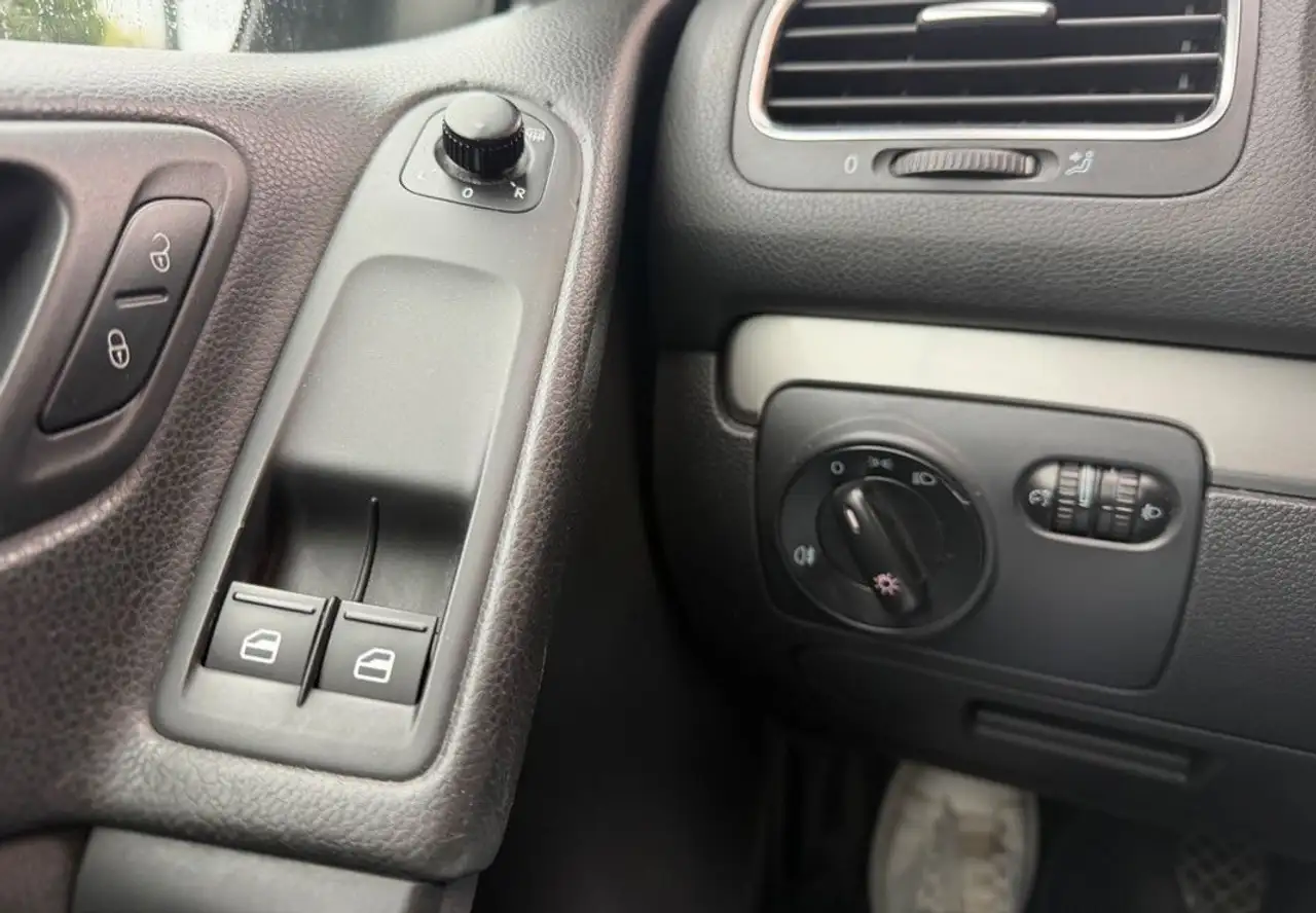 Volkswagen Golf Standard Model — photo 18