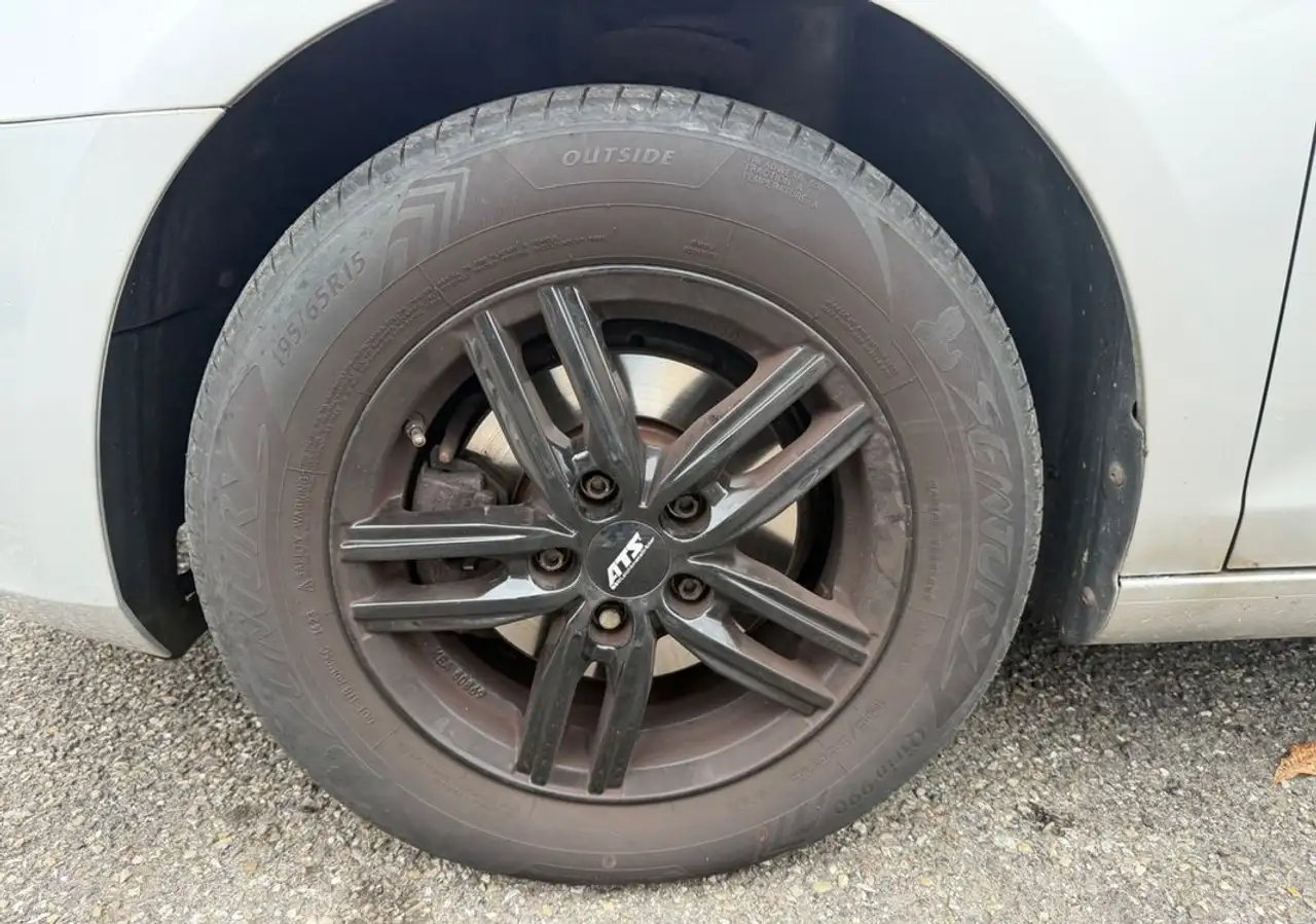 Volkswagen Golf Standard Model — photo 30