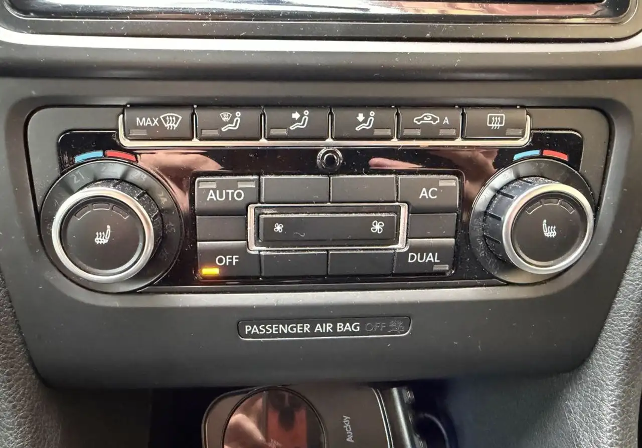Volkswagen Golf Standard Model — photo 23