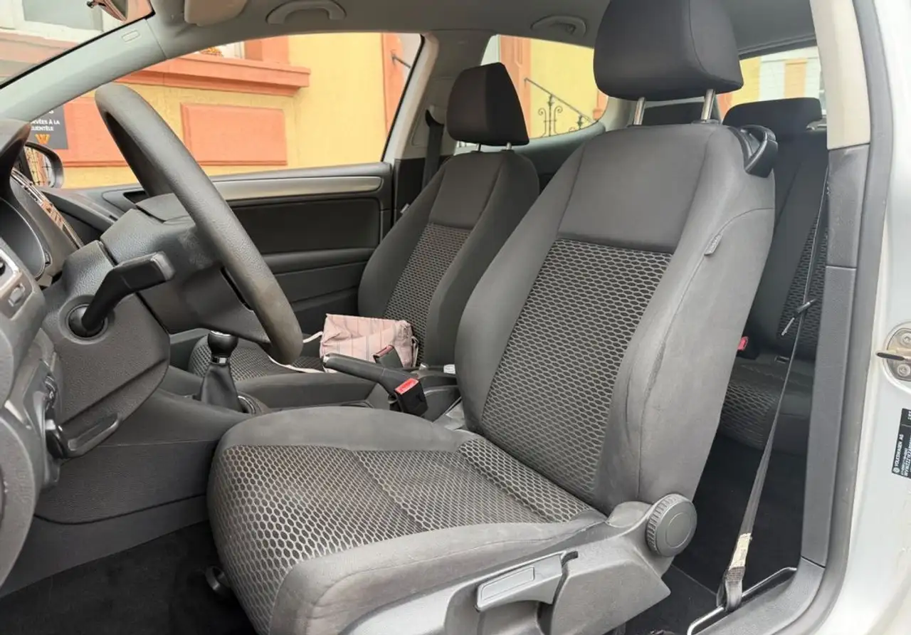 Volkswagen Golf Standard Model — photo 8