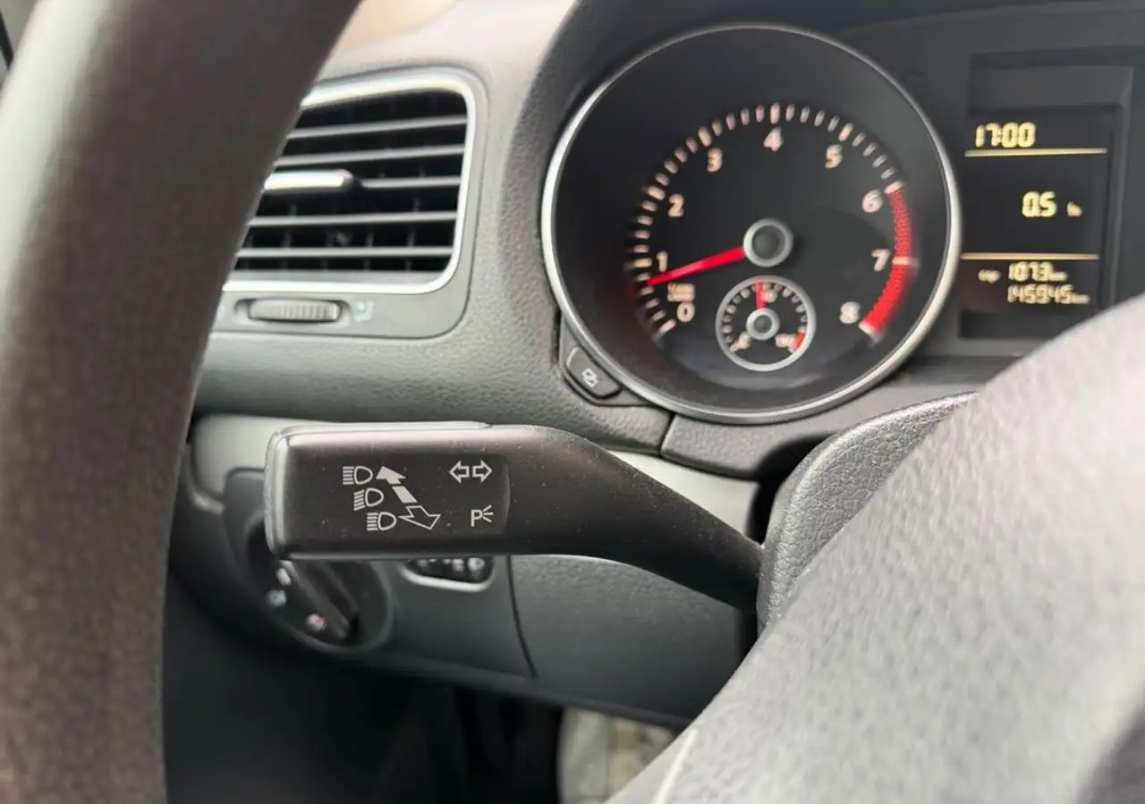 Volkswagen Golf Standard Model — photo 19