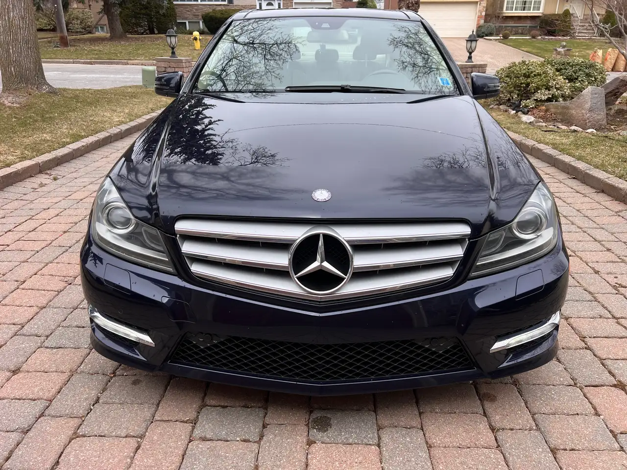 Mercedes-Benz C-Class снимка Mercedes-Benz C-Class