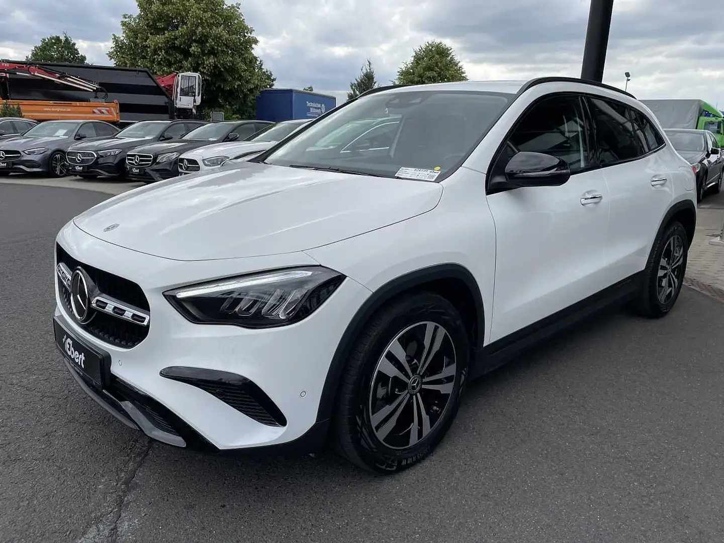 Mercedes-Benz GLA 220 4M 8G Progressive R-Kamera +Distr+Ambiente+ Weiß - 2