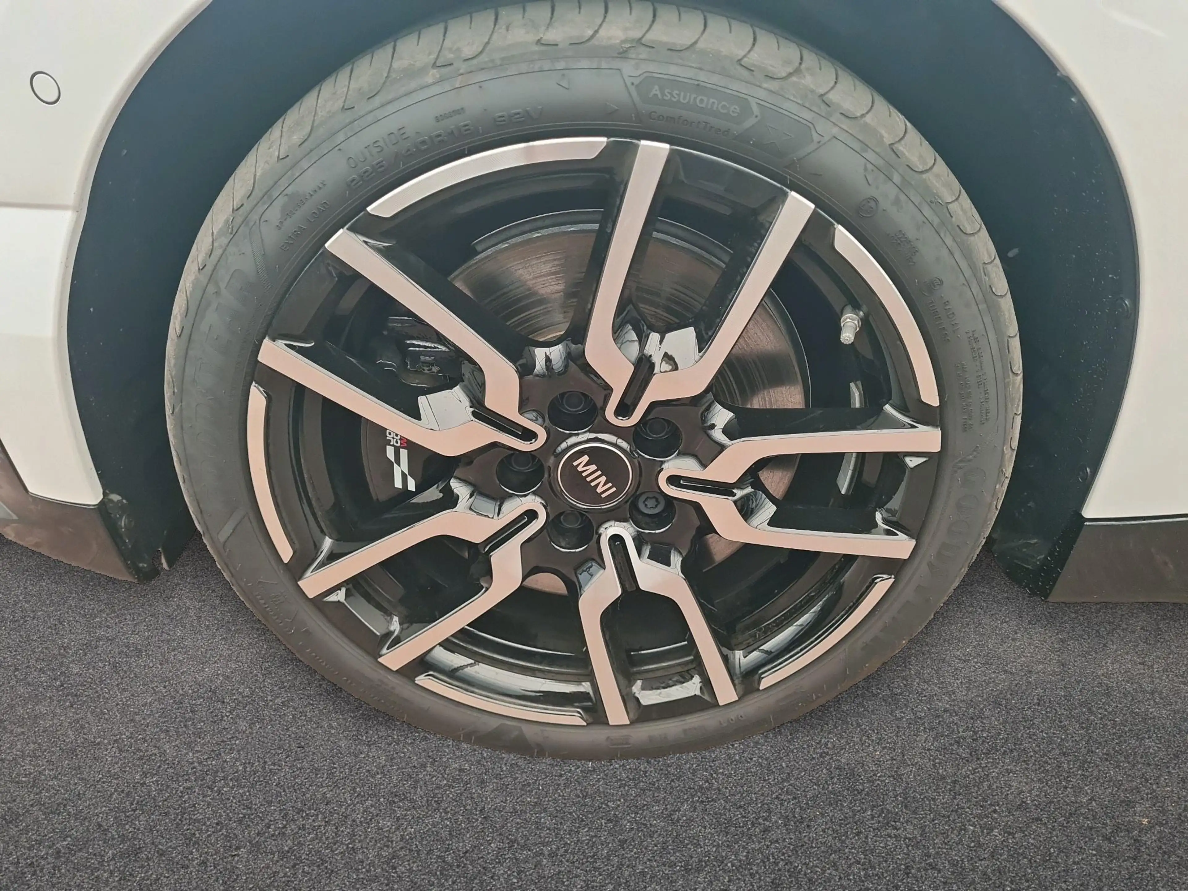 MINI Cooper SE John Cooper Works Trim — photo 9