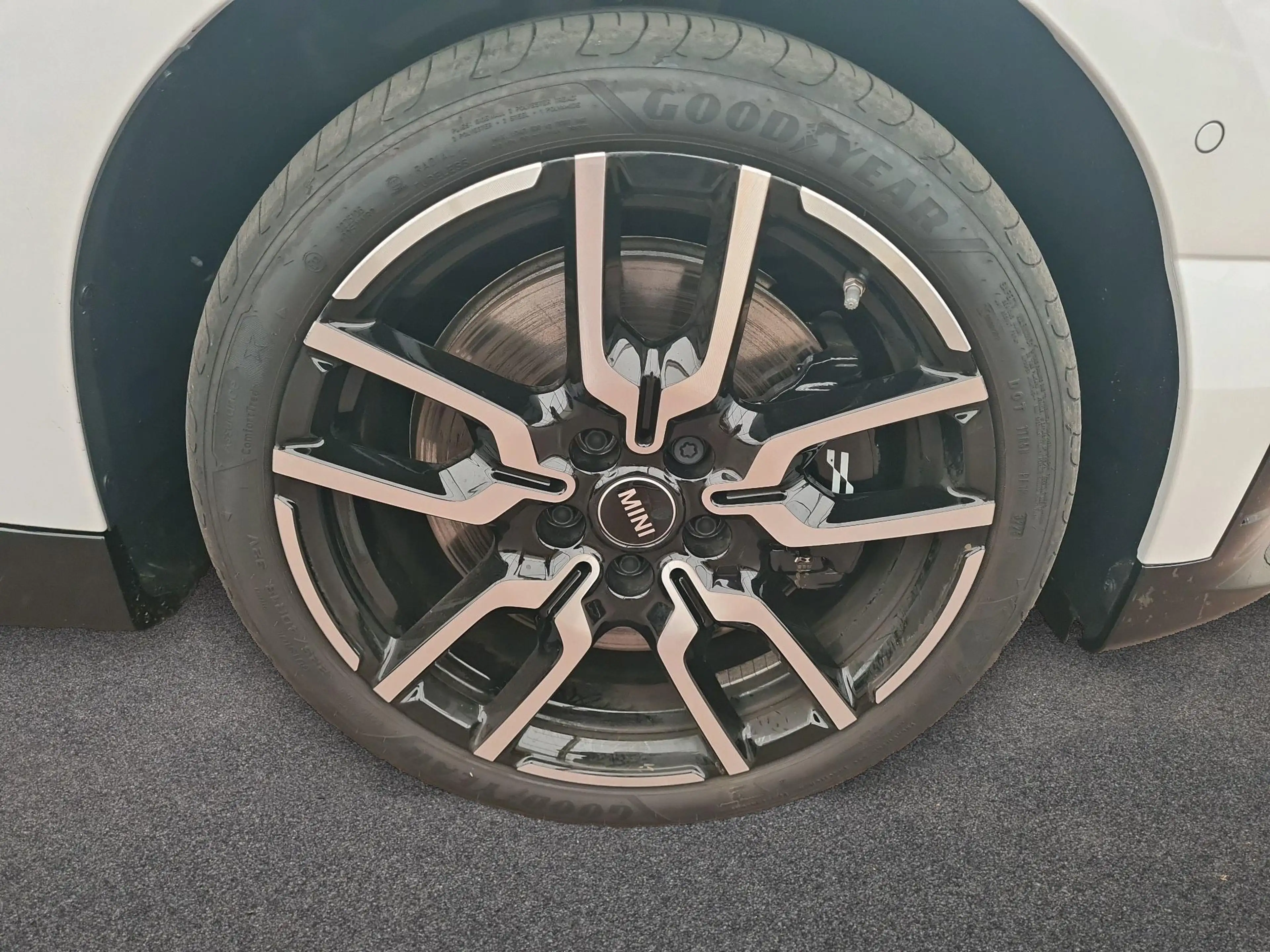 MINI Cooper SE John Cooper Works Trim — photo 8