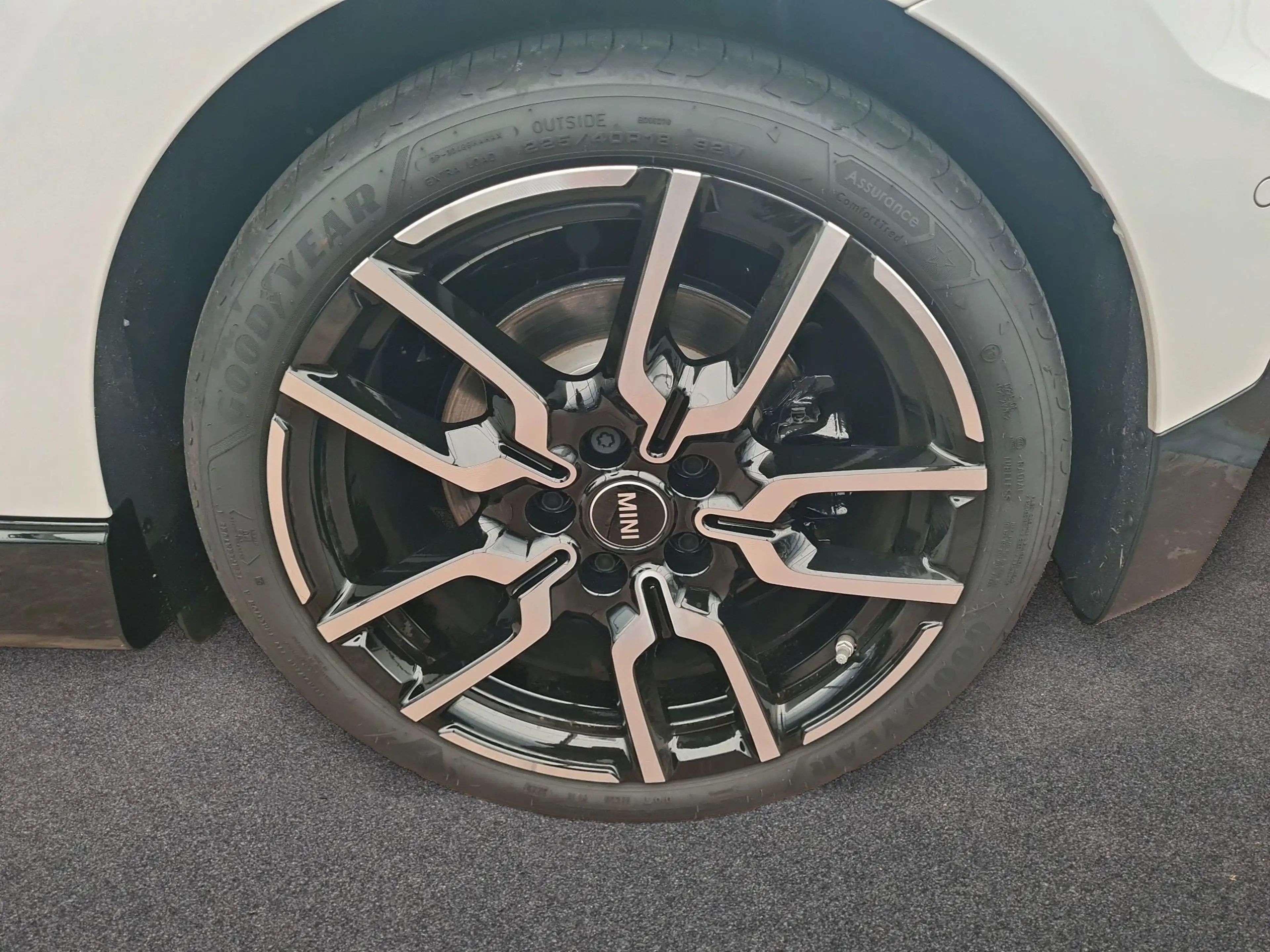 MINI Cooper SE John Cooper Works Trim — photo 10