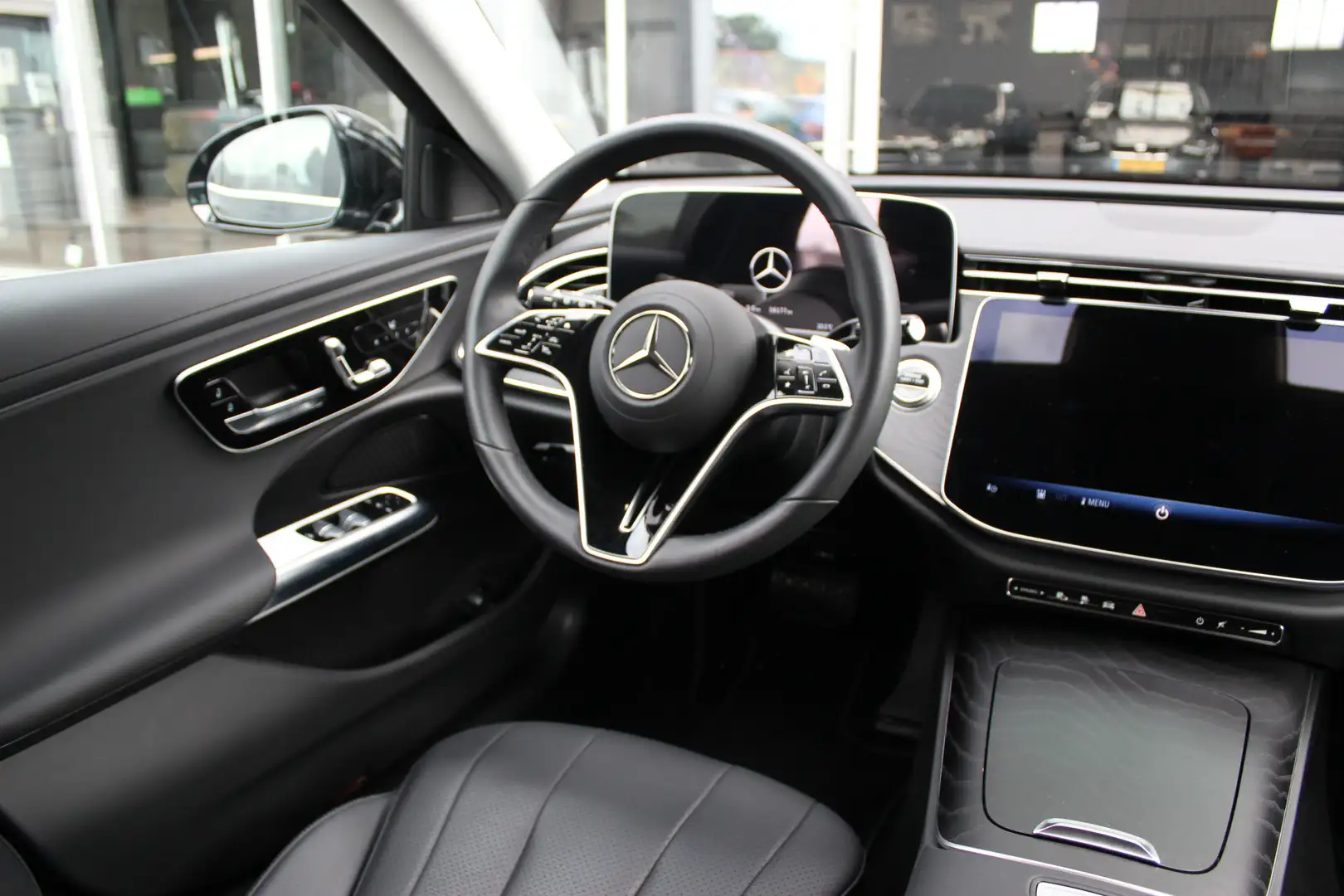 Mercedes-Benz E 300 e Luxury Line | Memory | Trekhaak | Distronic | Zwart - 2