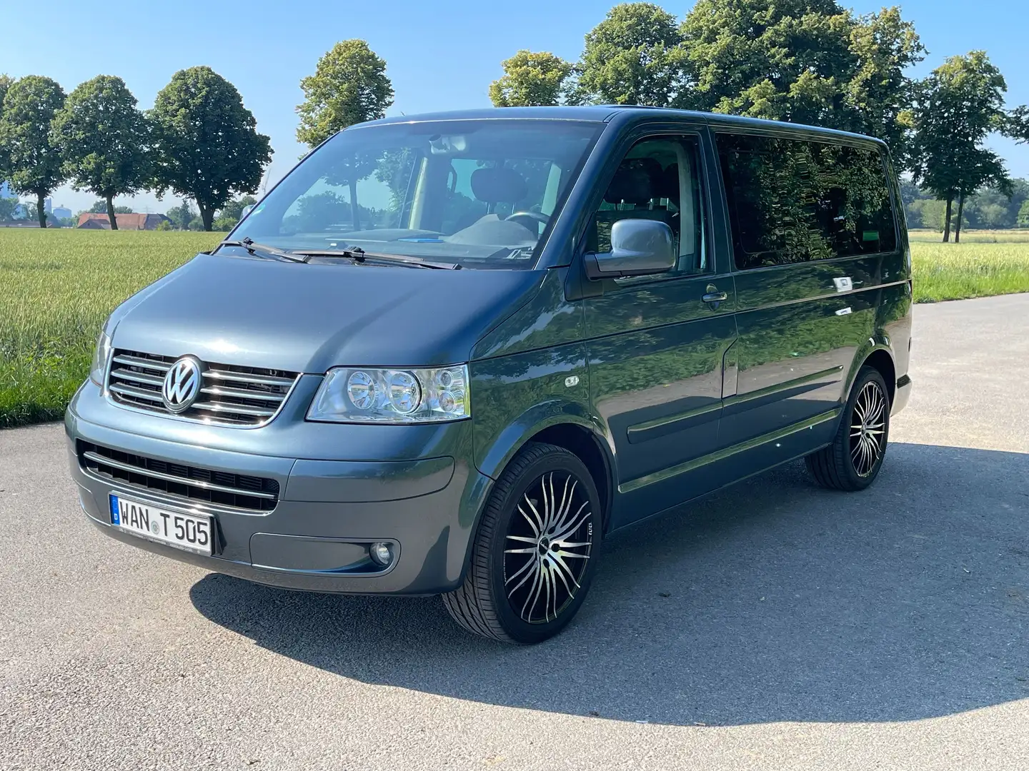 Volkswagen T5 Multivan Multivan Trendline Grau - 2