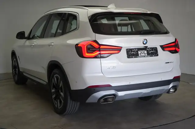 BMW X3 view 6