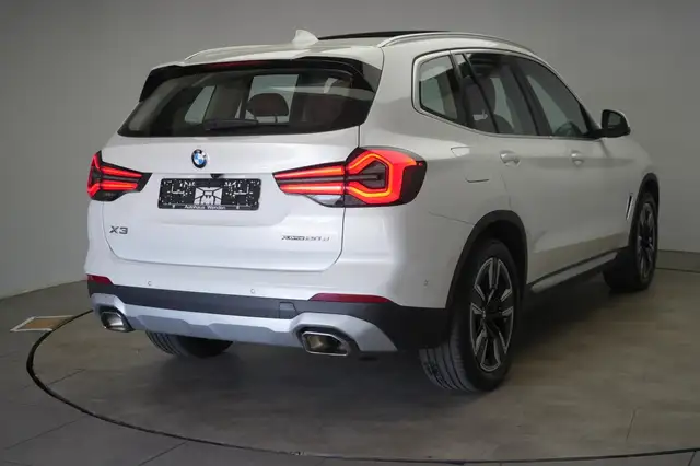 BMW X3 view 4