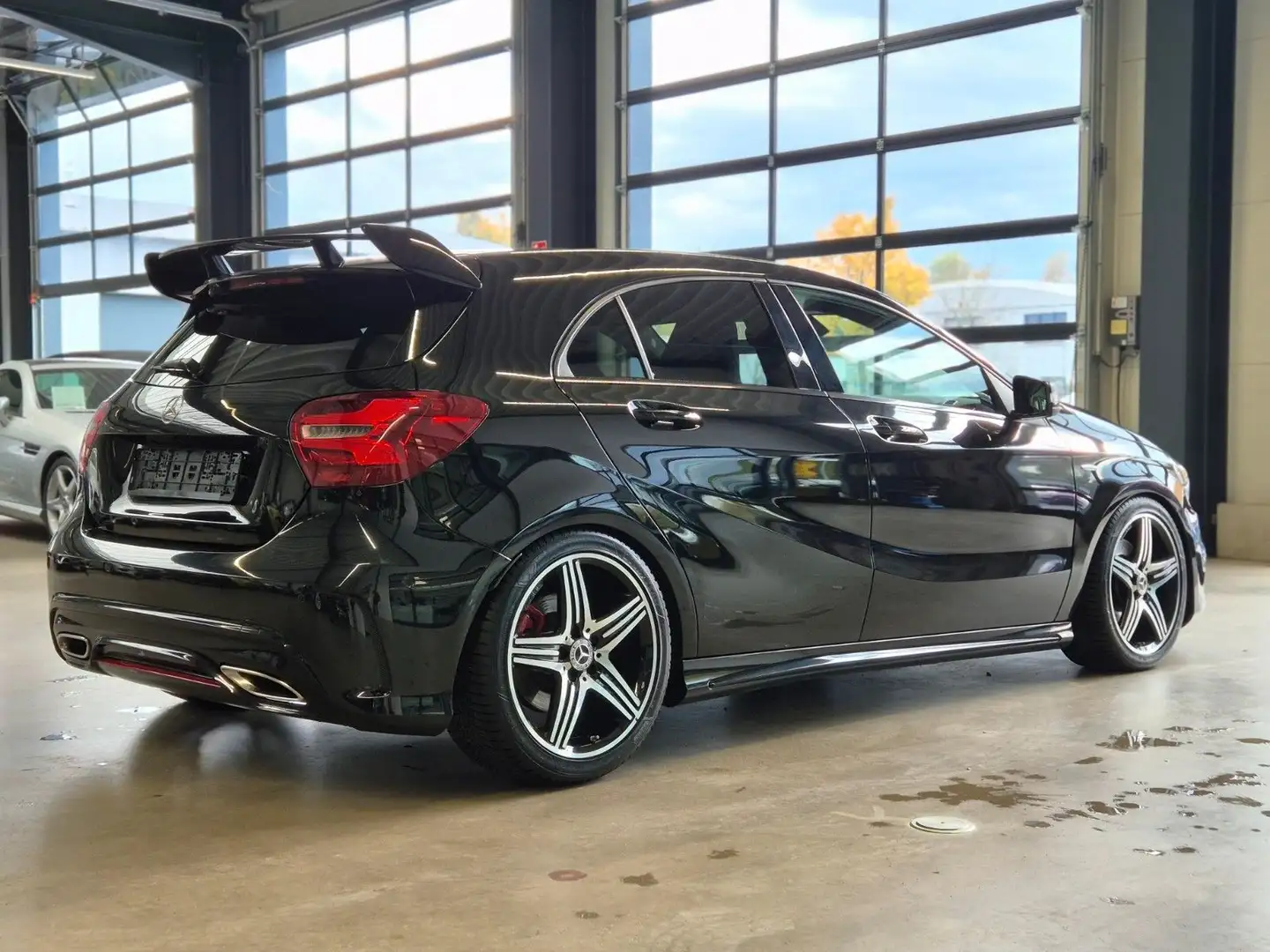 Mercedes-Benz A 250 A250 SPORT AMG EXCLUSIVE PAKET LEDER PANO CAMERA Black - 2