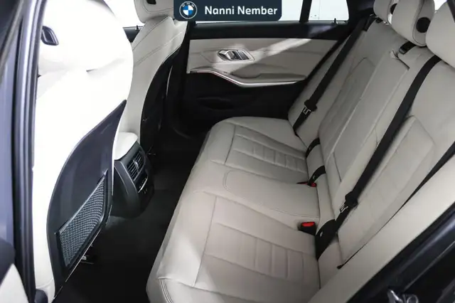 BMW 3 Series view 15