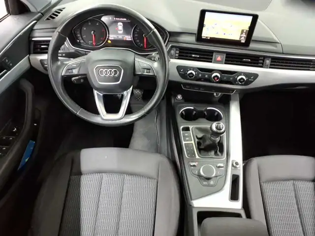 Audi A4 view 10
