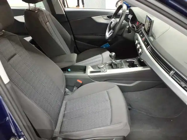 Audi A4 view 8