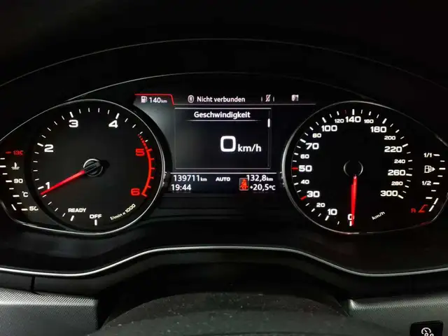 Audi A4 view 11