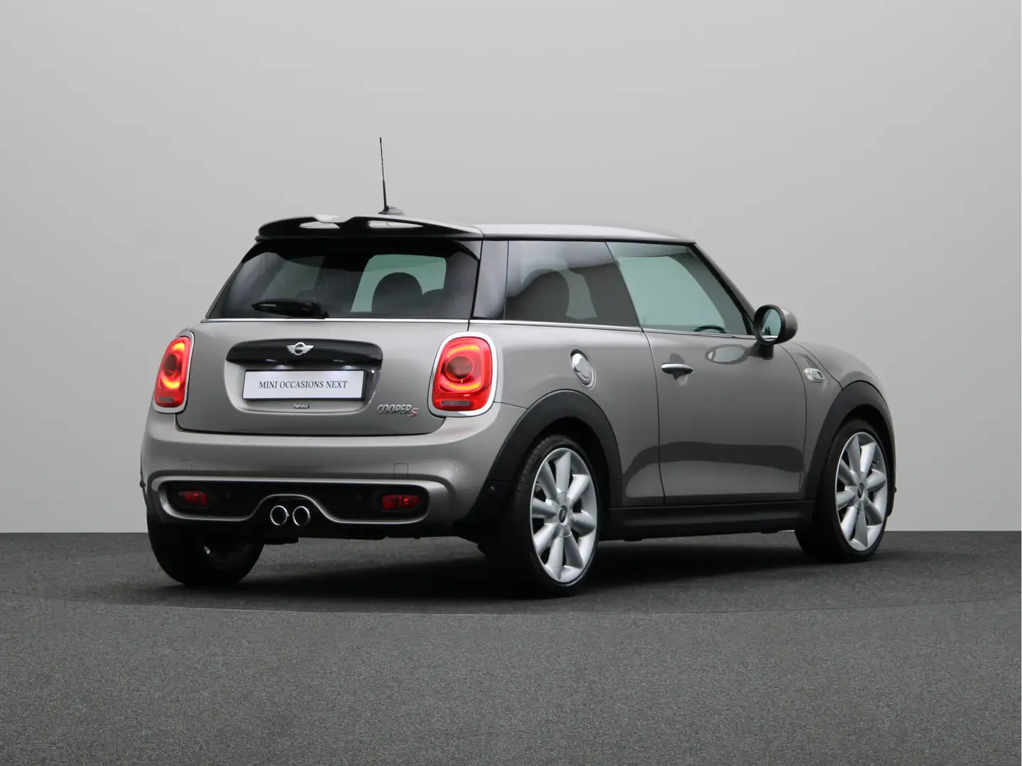 MINI Cooper S 3-deurs 2.0 Chili Serious Business | Achteruitrijc Zilver - 2