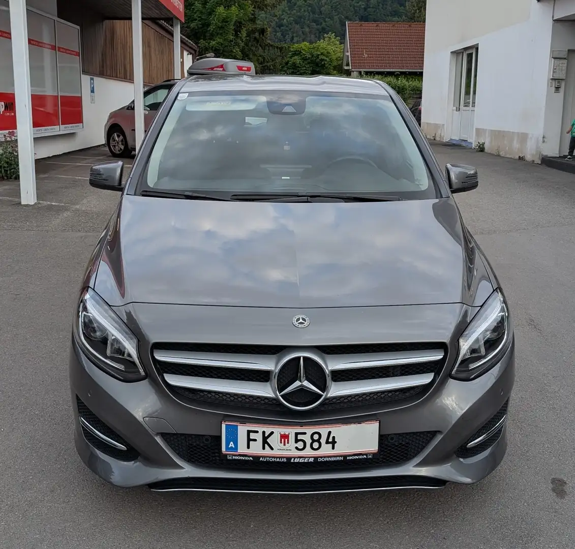 Mercedes-Benz B 180 - 1