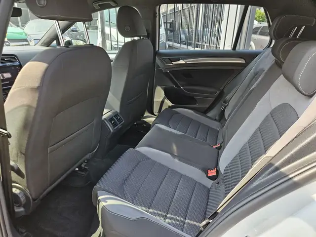 Volkswagen Golf view 9