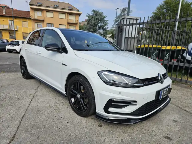Volkswagen Golf view 3