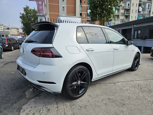 Volkswagen Golf view 4