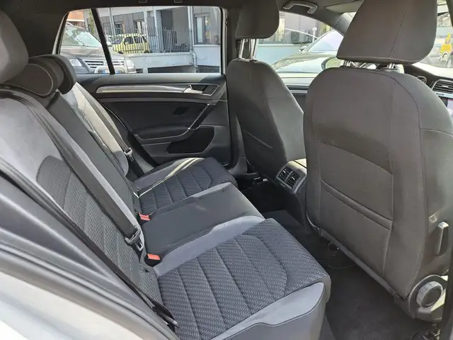 Volkswagen Golf view 12