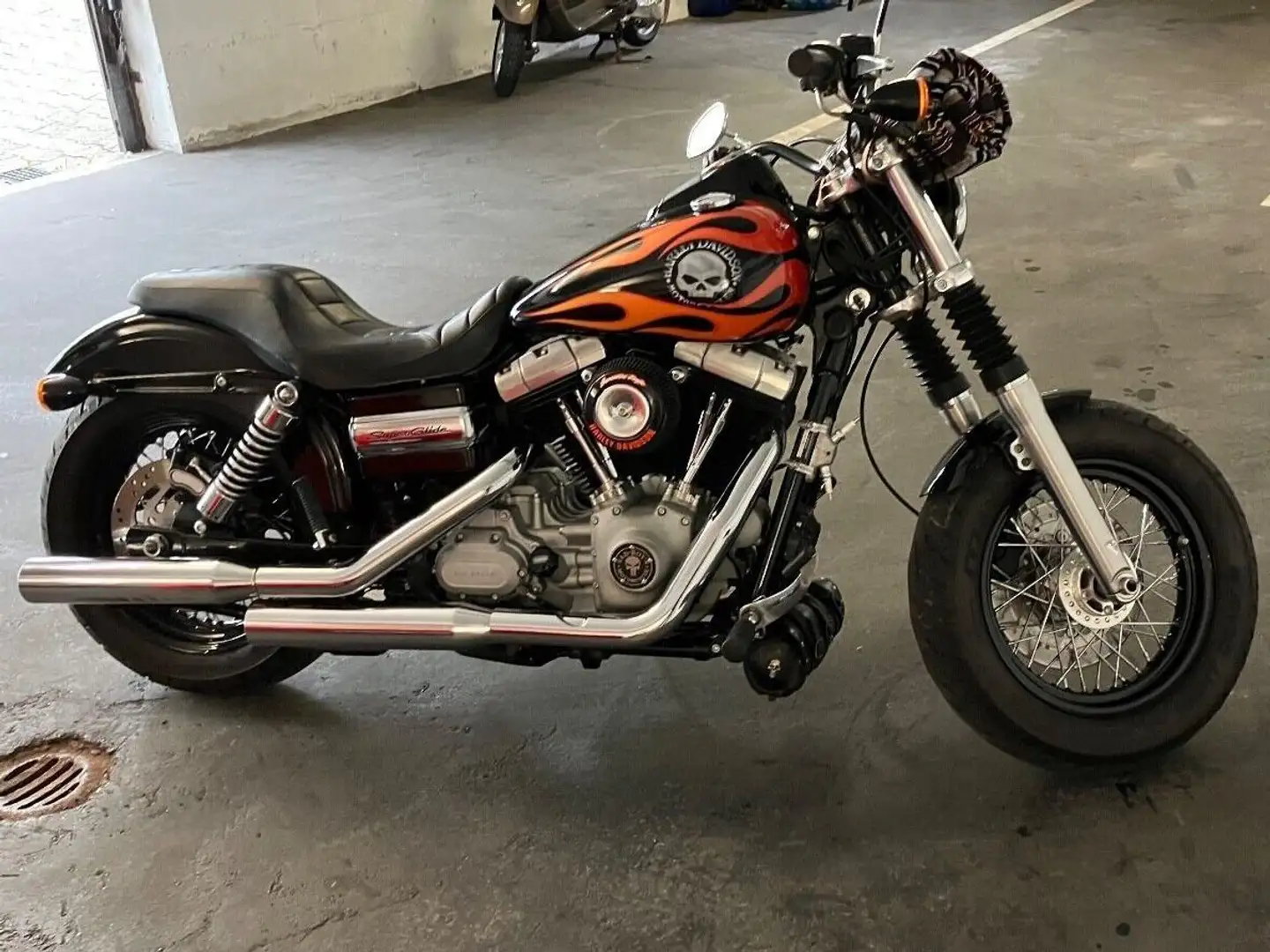 Harley-Davidson Dyna Street Bob Чорний - 2