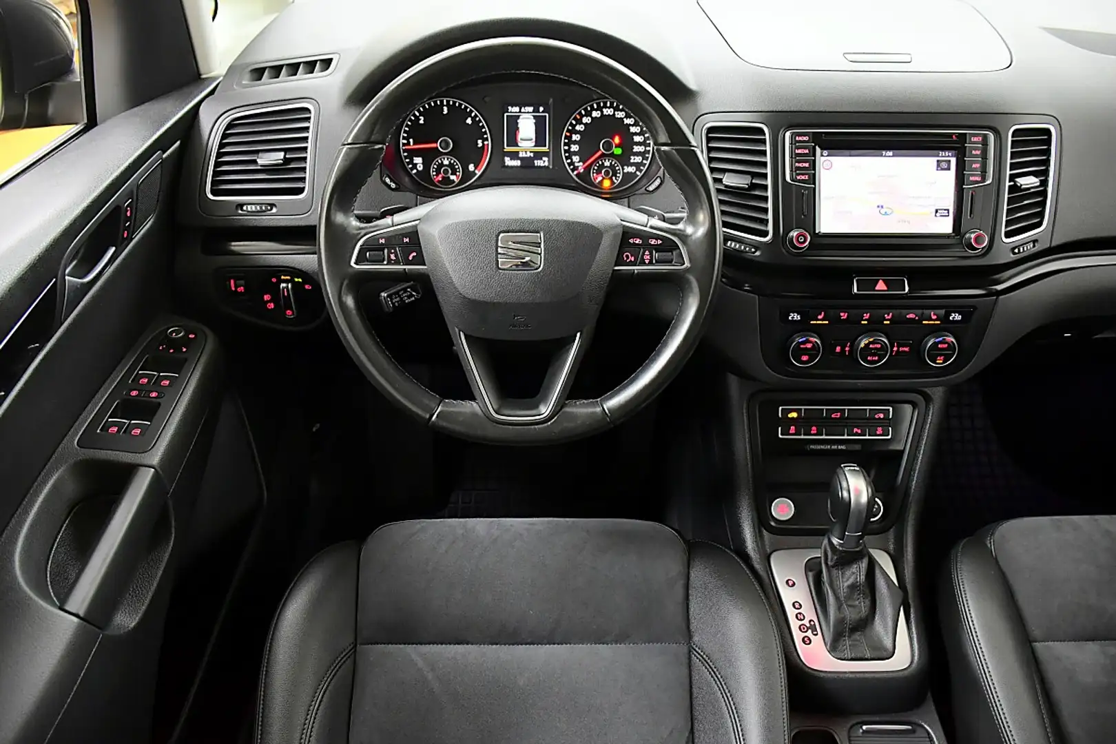 SEAT Alhambra Executive 2,0 TDI DSG Grau - 2