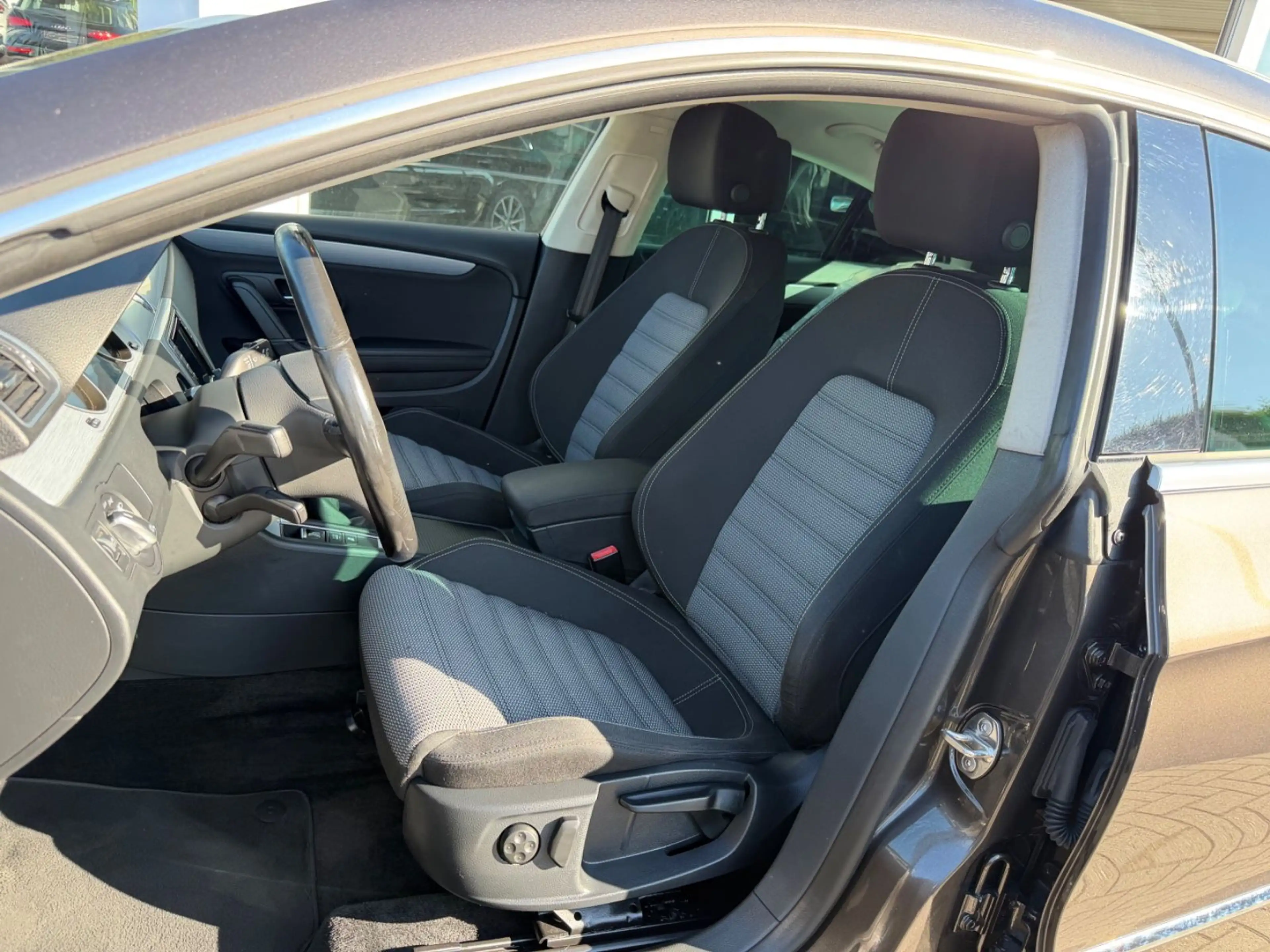 Volkswagen CC Basis BMT — photo 8