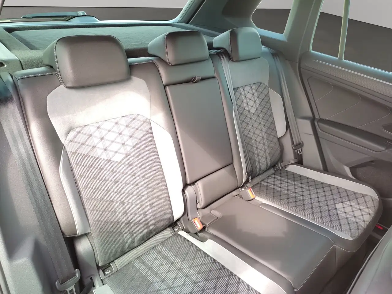 Volkswagen Tiguan R-Line 2.0 TDI DSG 4Motion, миниатюра 16