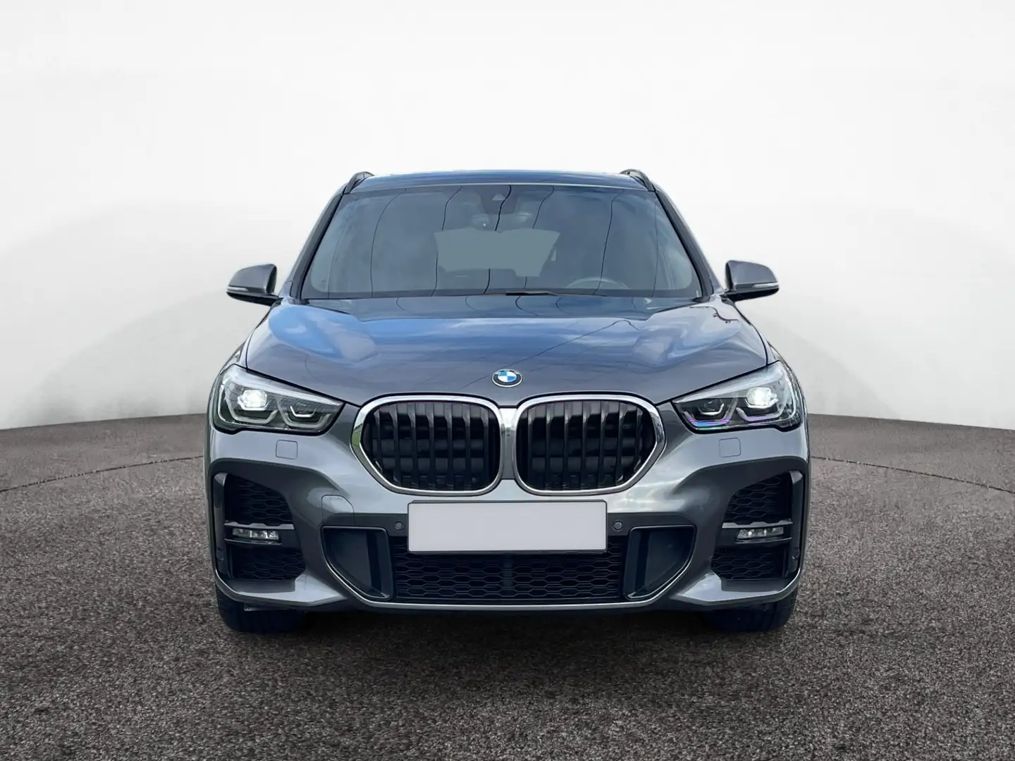 BMW X1 sDrive 18i AT M-Sport|NAVI|PANO|SHZ|KAM|TEMP Grau - 2