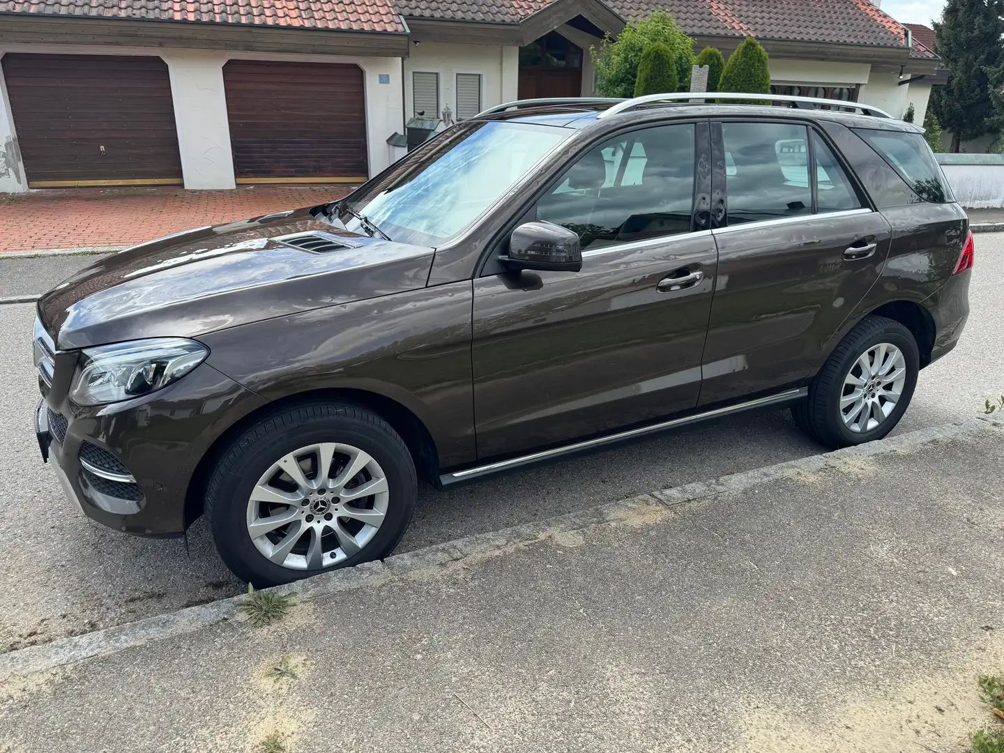 Mercedes-Benz GLE 250 GLE 250 d 4M 9G-TRONIC LED NAVI AHK PANO PDC Barna - 1