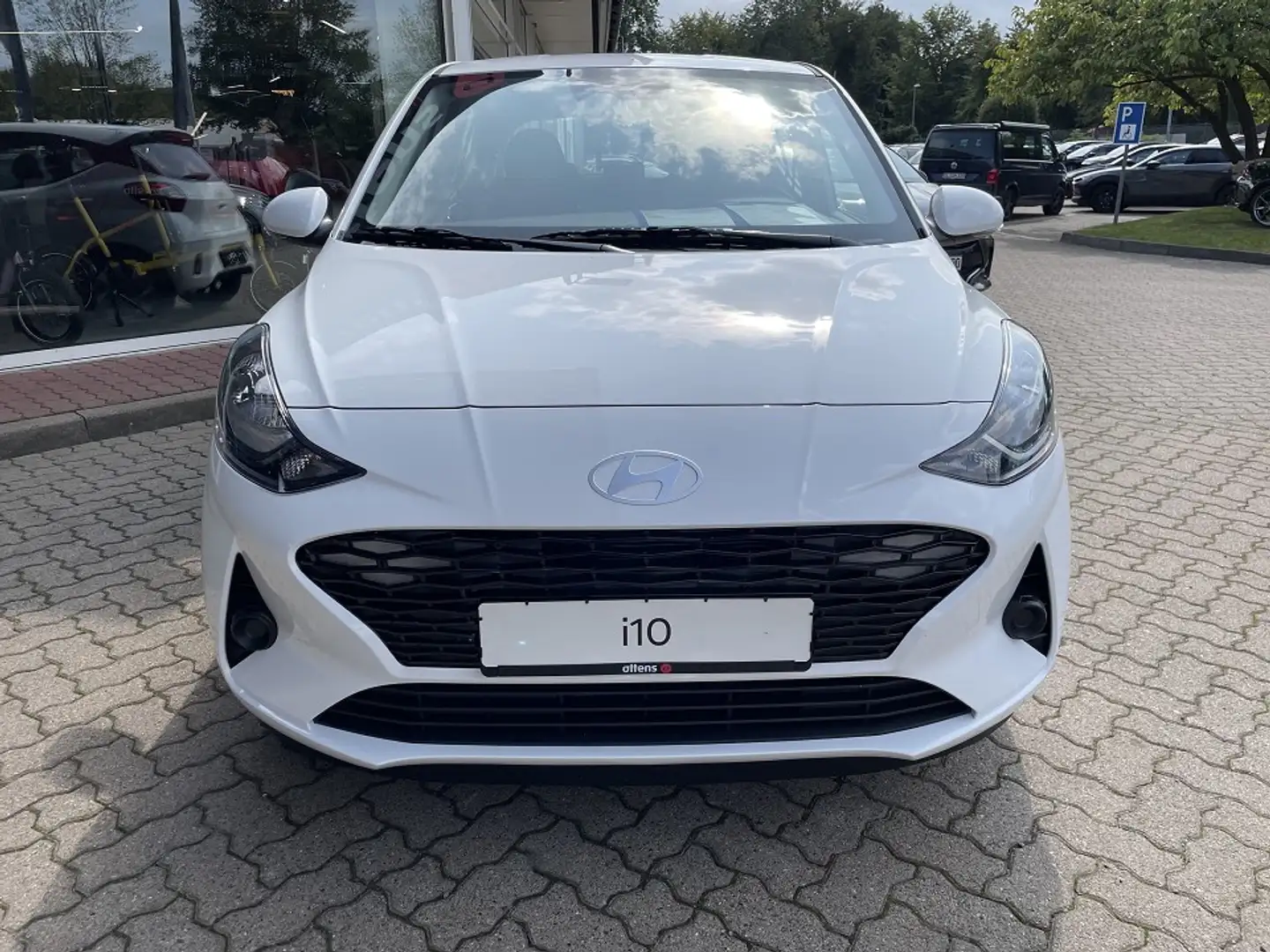Hyundai i10 1,2 TREND; Komfortpaket,Navi Blanc - 2