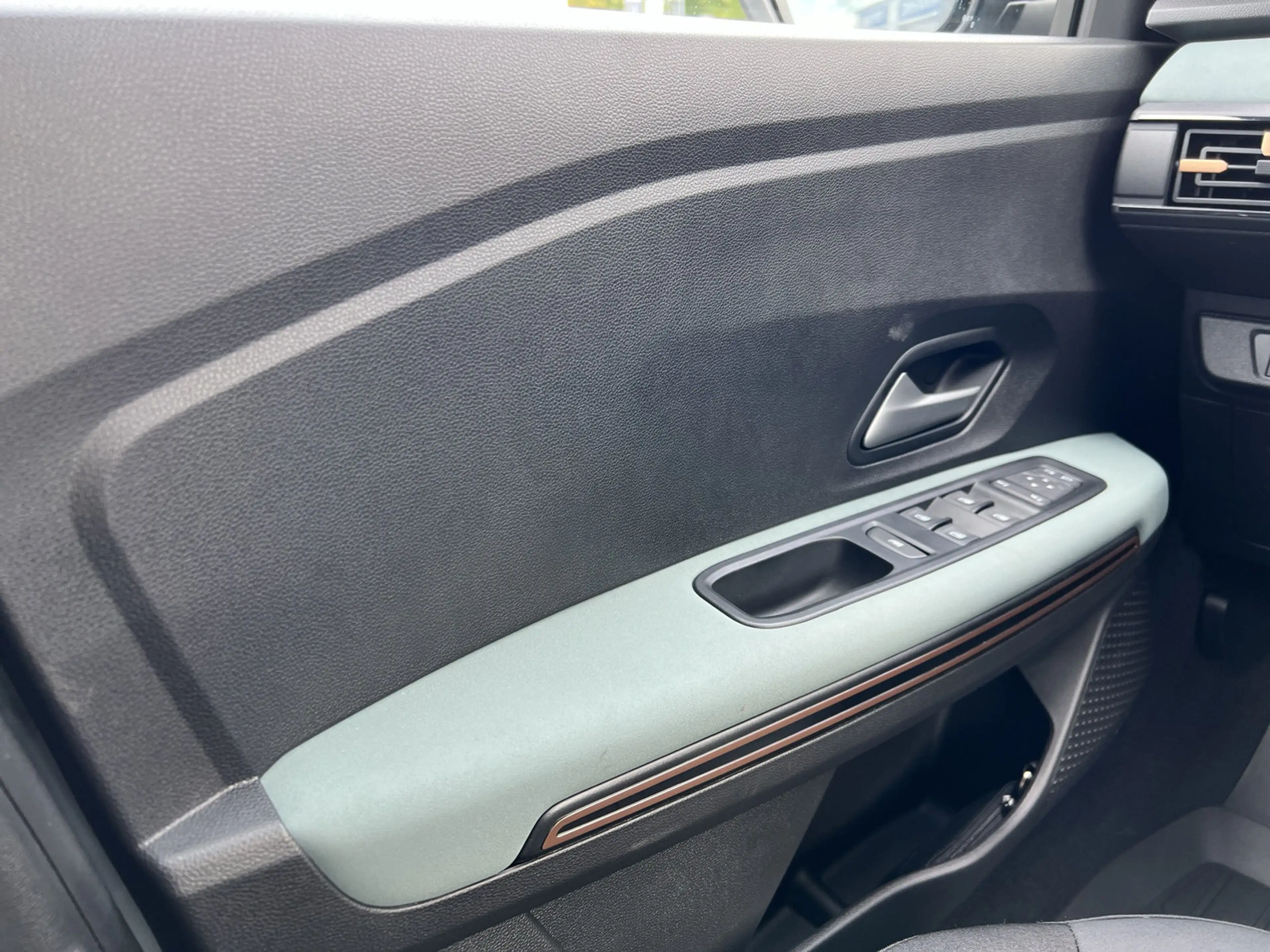 Dacia Jogger Full Hybrid 155 Extreme 5-S SHZ+RFK+LED — photo 13