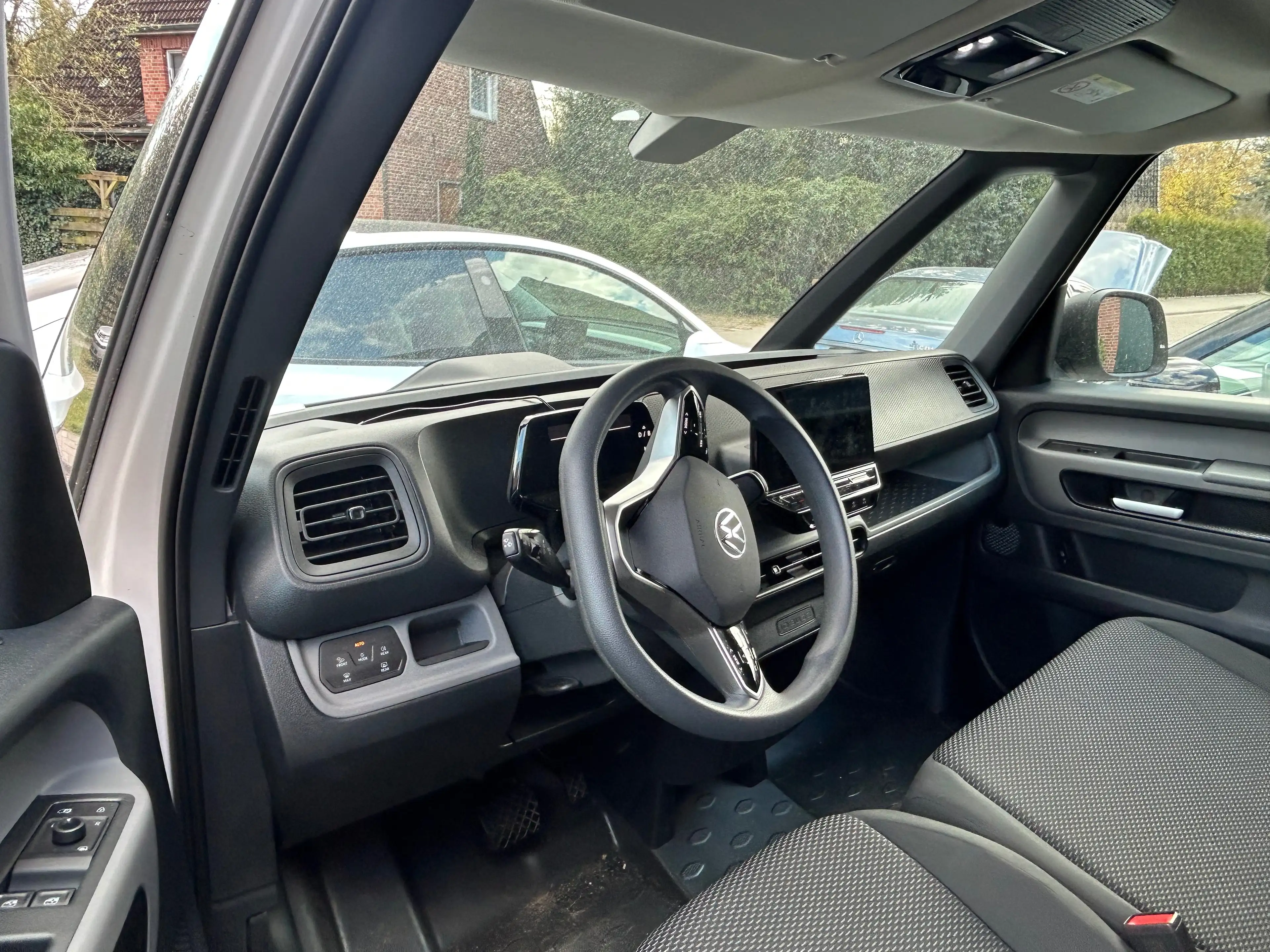Volkswagen ID. Buzz Cargo 150 kW - IQ-Light - CarPlay — photo 5