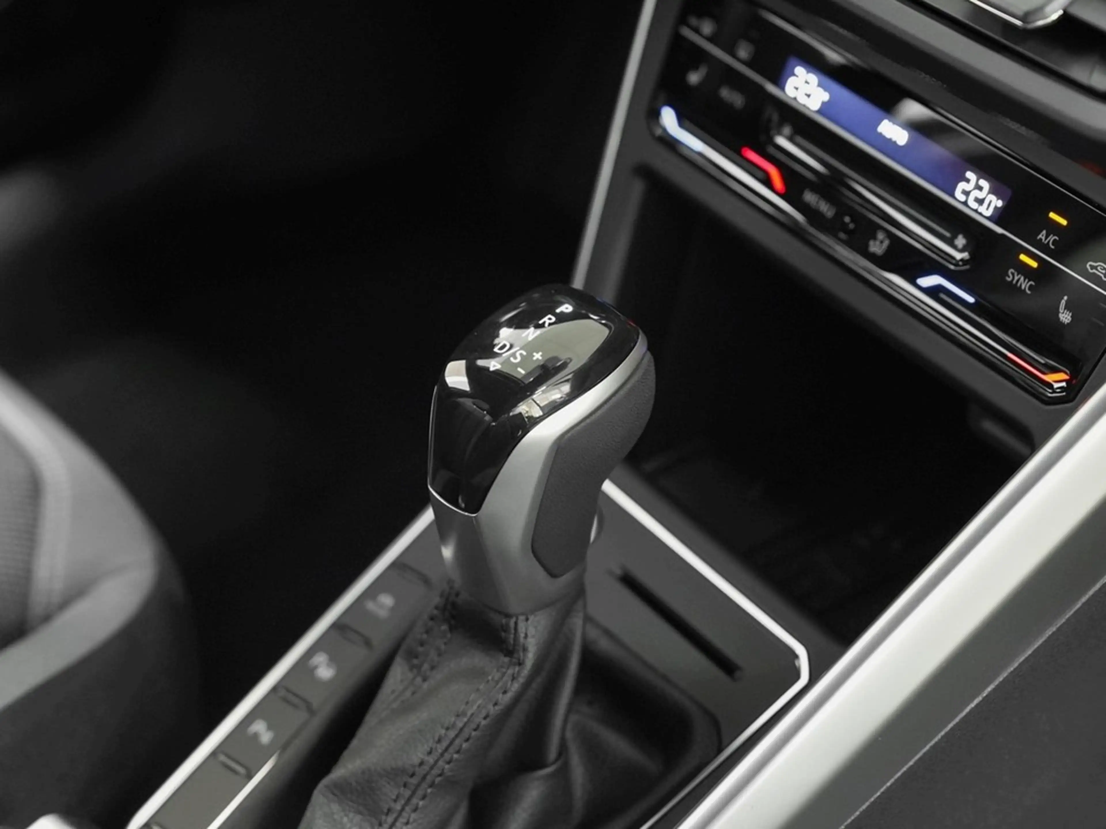 Volkswagen Polo Edition "50 Jahre" Style DSG Keyless, 17" — photo 9