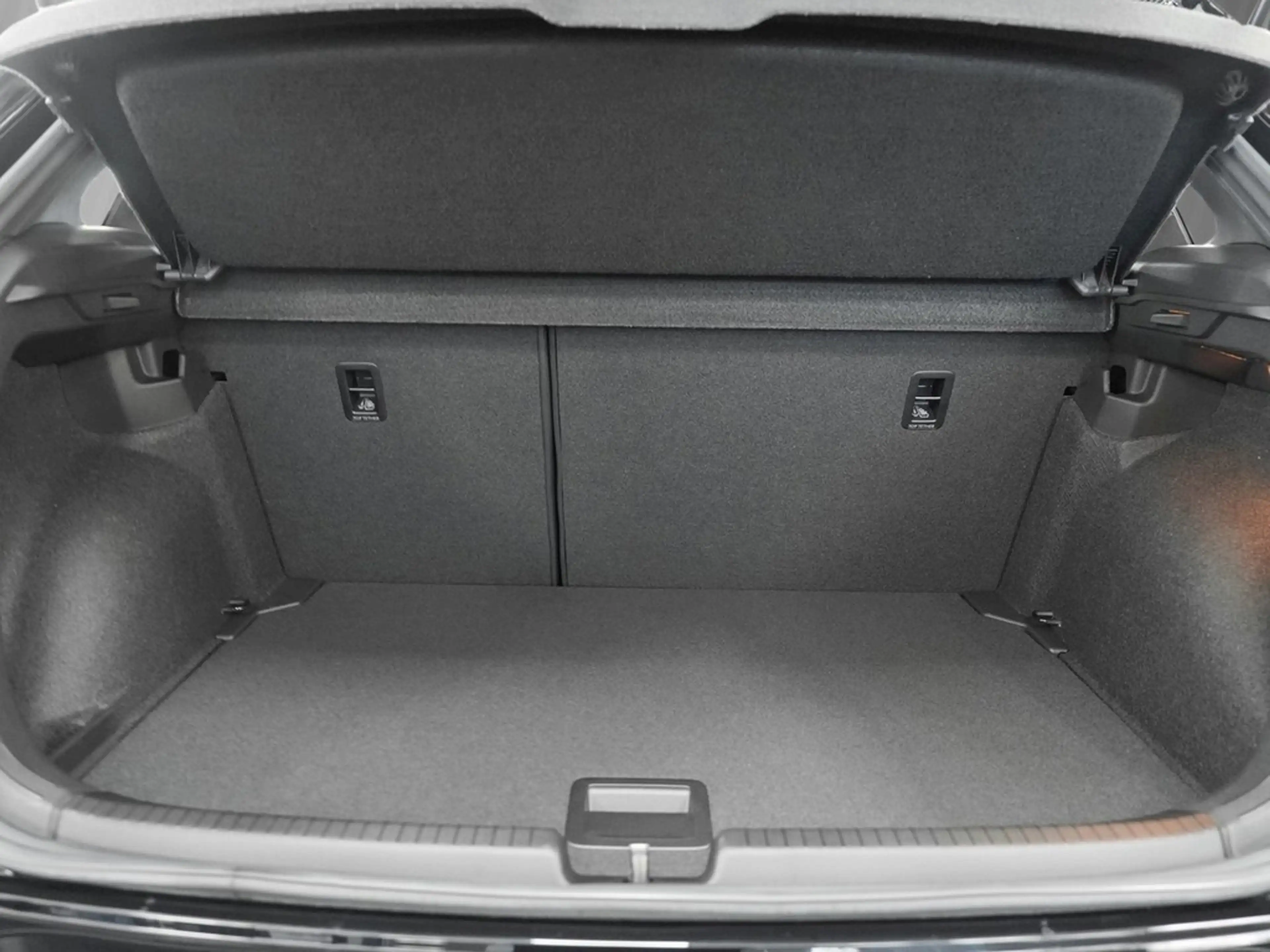 Volkswagen Polo Edition "50 Jahre" Style DSG Keyless, 17" — photo 6