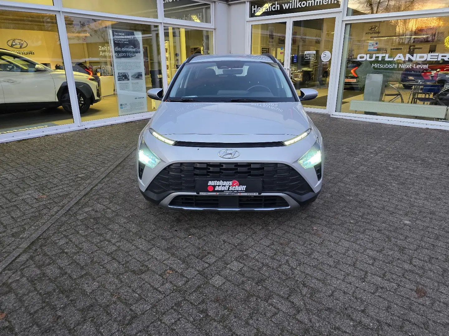 Hyundai BAYON 1.0T-GDi 48V Intro DCT Silber - 2