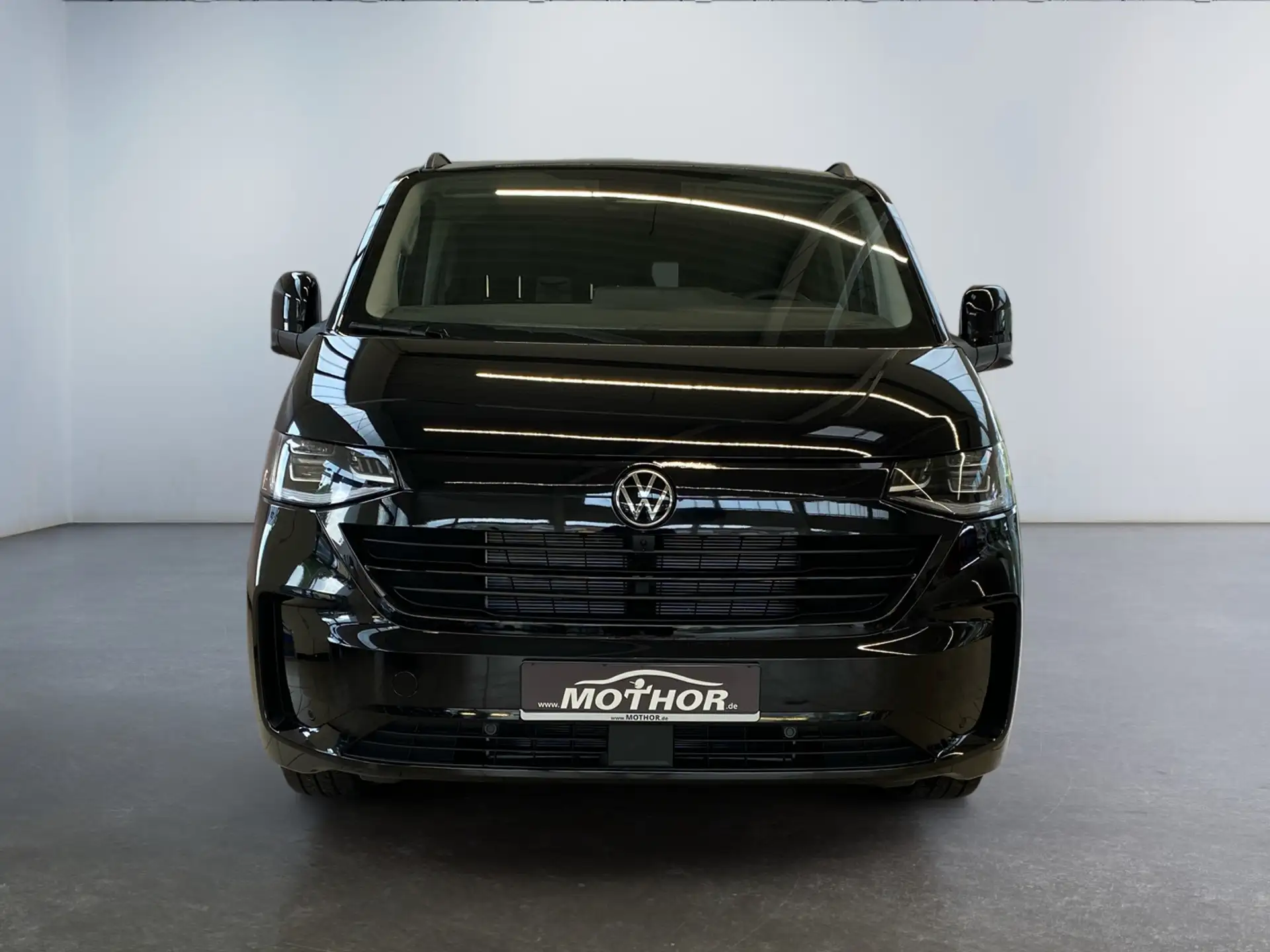 폭스바겐 Volkswagen T7 Transporter Kasten Plus L2 2.0 TDI DSG ACC AHK 2025 검정 사진 5