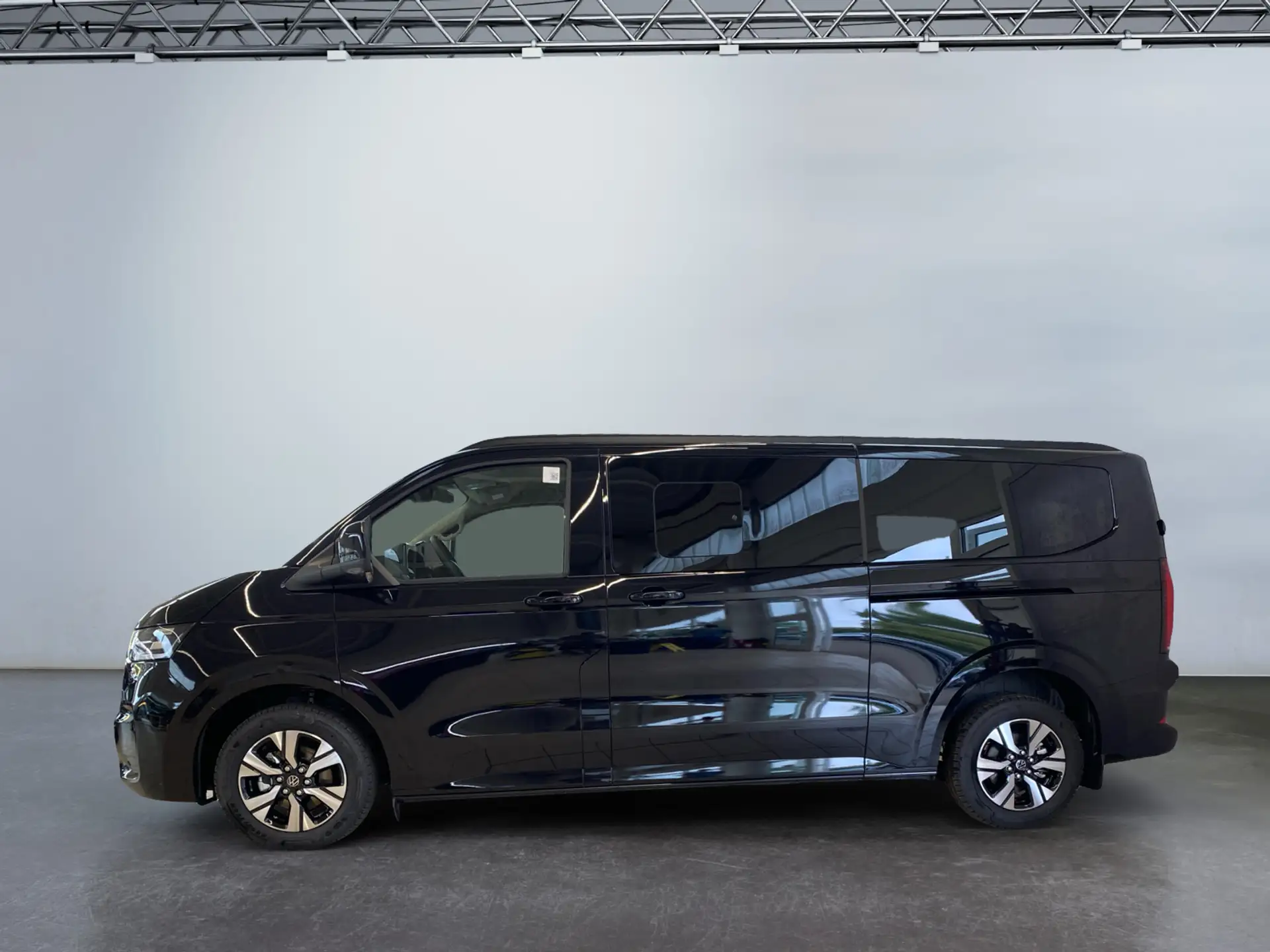폭스바겐 Volkswagen T7 Transporter Kasten Plus L2 2.0 TDI DSG ACC AHK 2025 검정 사진 2