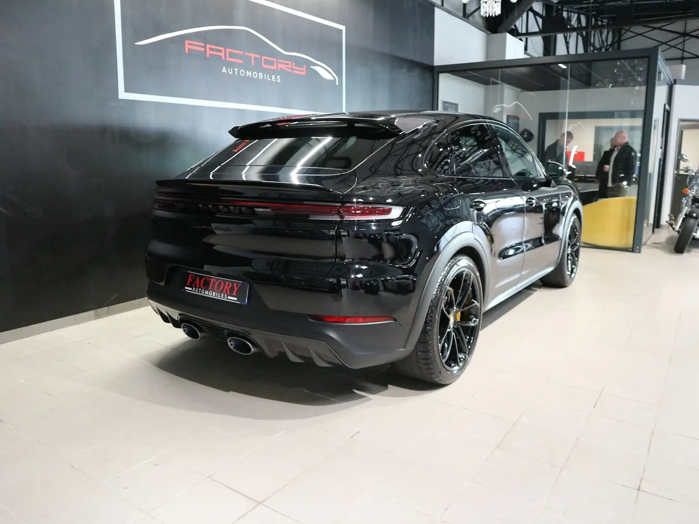 Porsche Cayenne (9YB) 4.0 V8 739CH TURBO E-HYBRID PACK GT Schwarz - 2