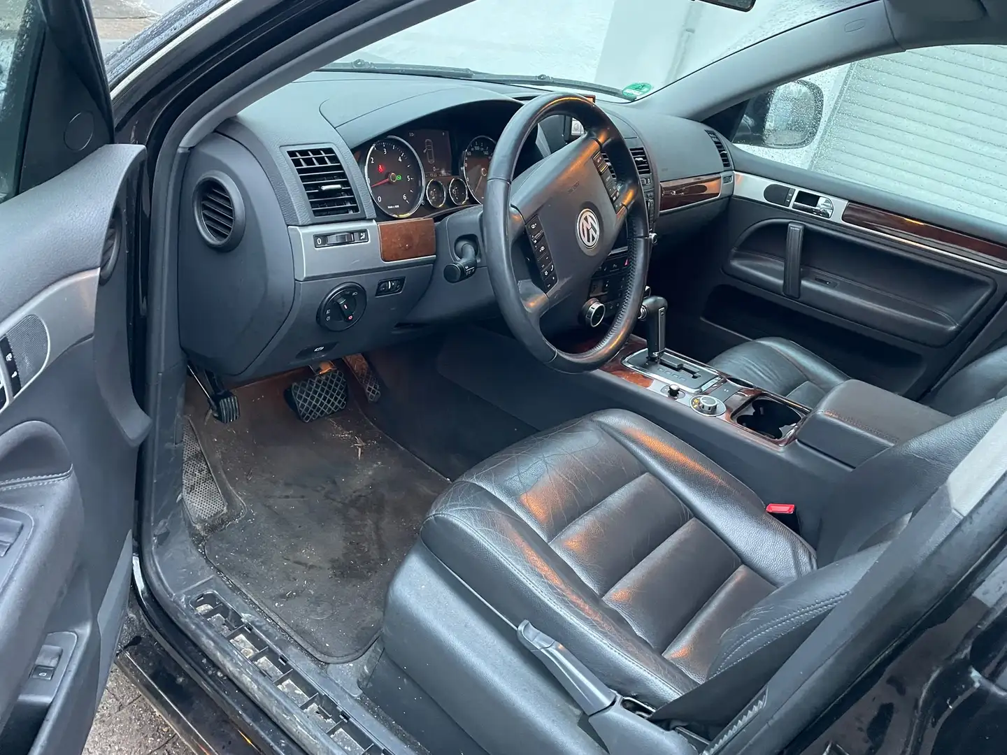 Volkswagen Touareg Schwarz - 2