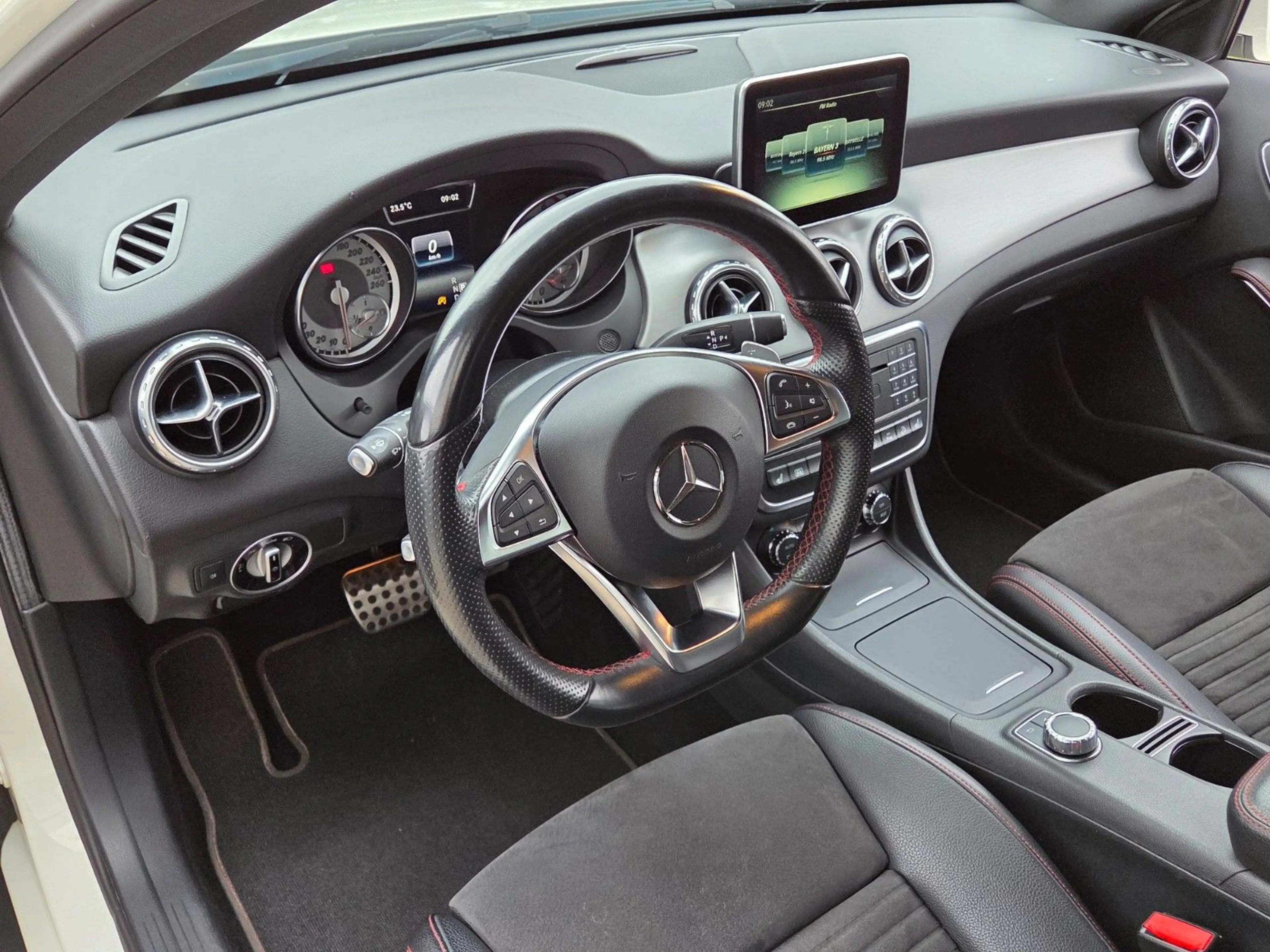 Mercedes-Benz GLA 250 4Matic Street Style, AMG Line, Kamera — photo 10