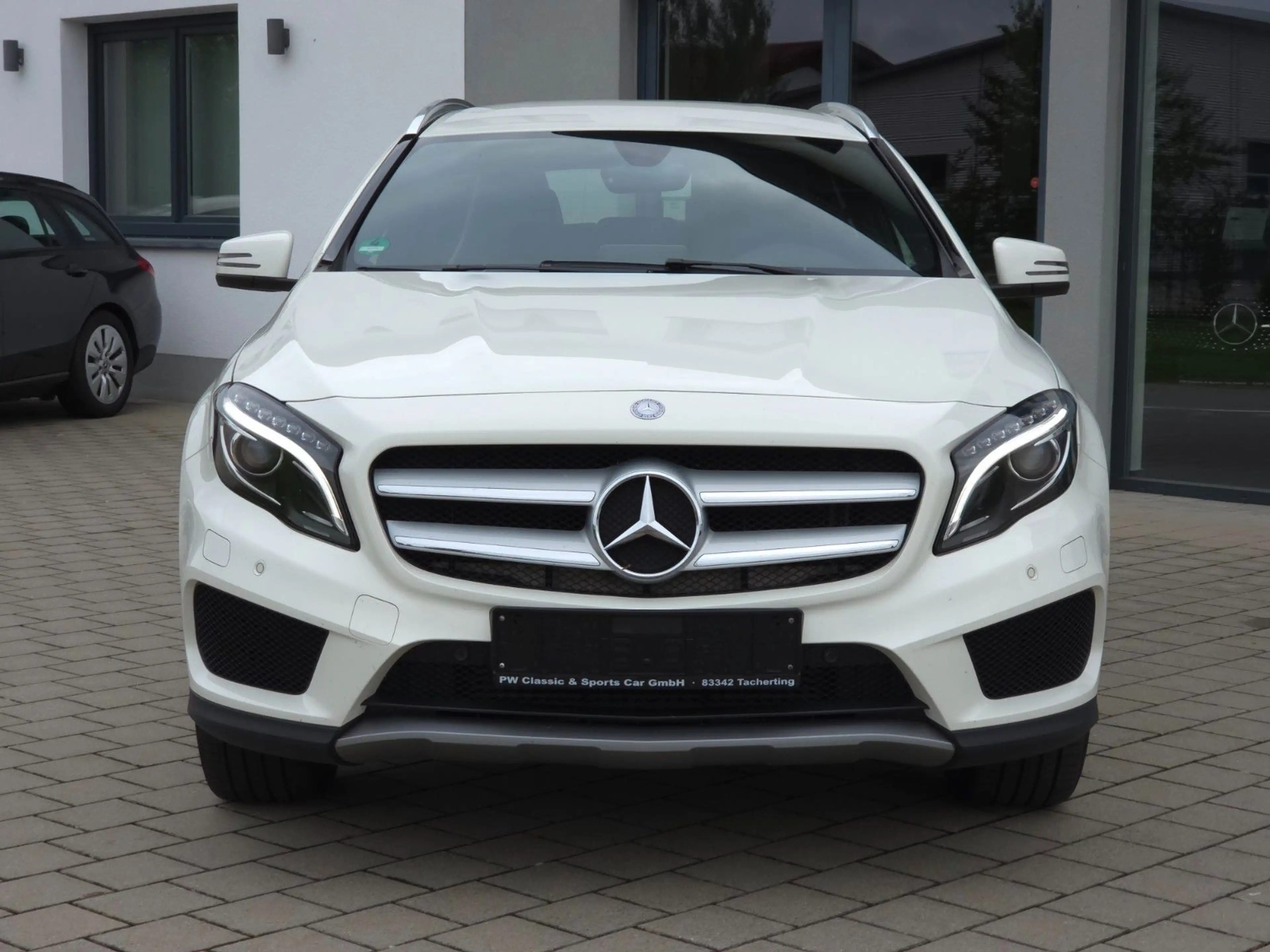 Mercedes-Benz GLA 250 4Matic Street Style, AMG Line, Kamera — photo 9