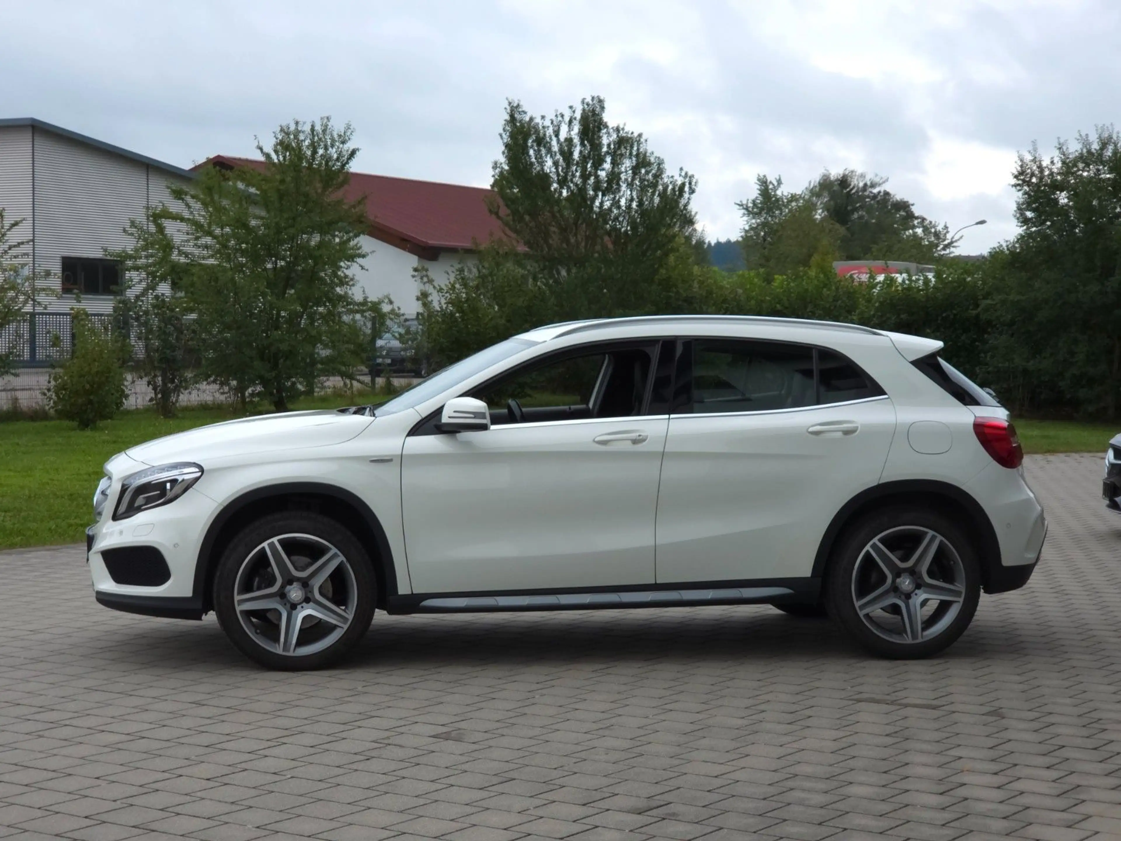 Mercedes-Benz GLA 250 4Matic Street Style, AMG Line, Kamera — photo 21