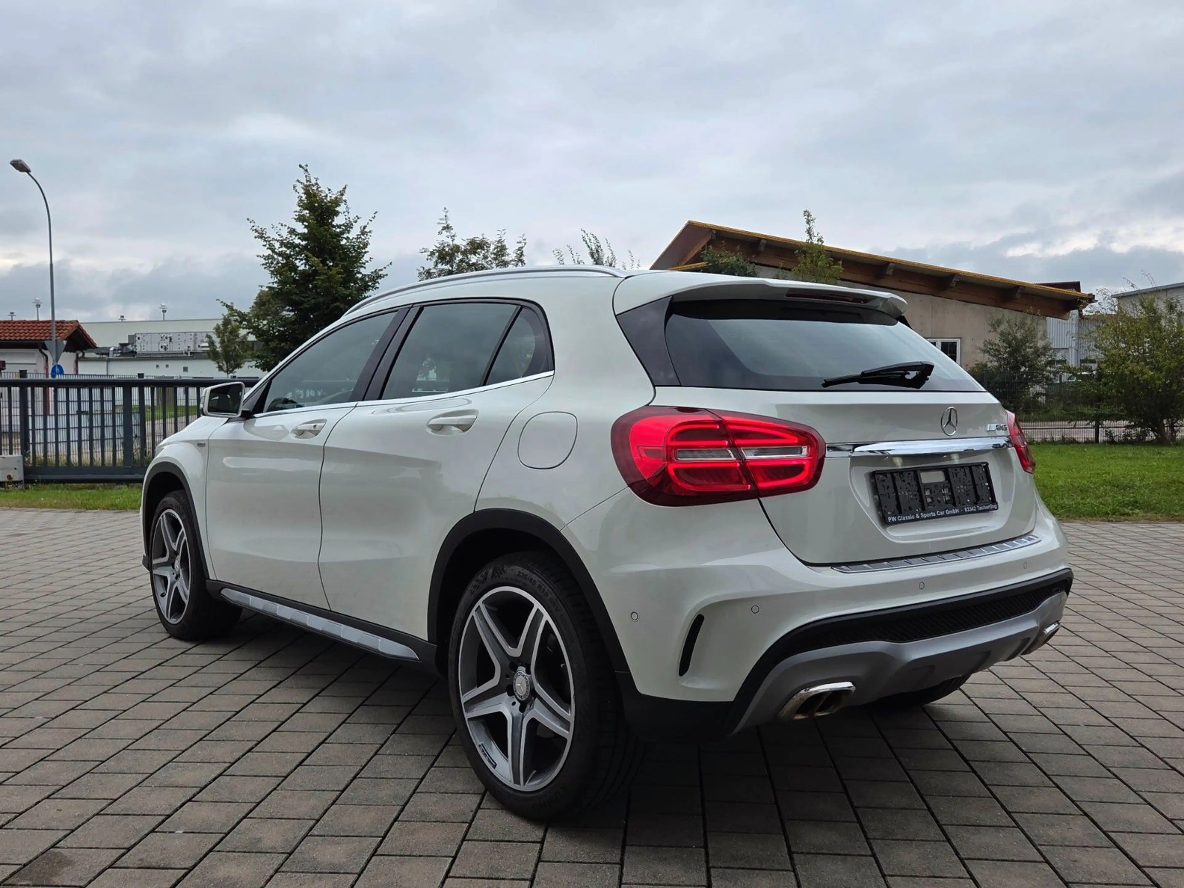 Mercedes-Benz GLA 250 4Matic Street Style, AMG Line, Kamera — photo 6