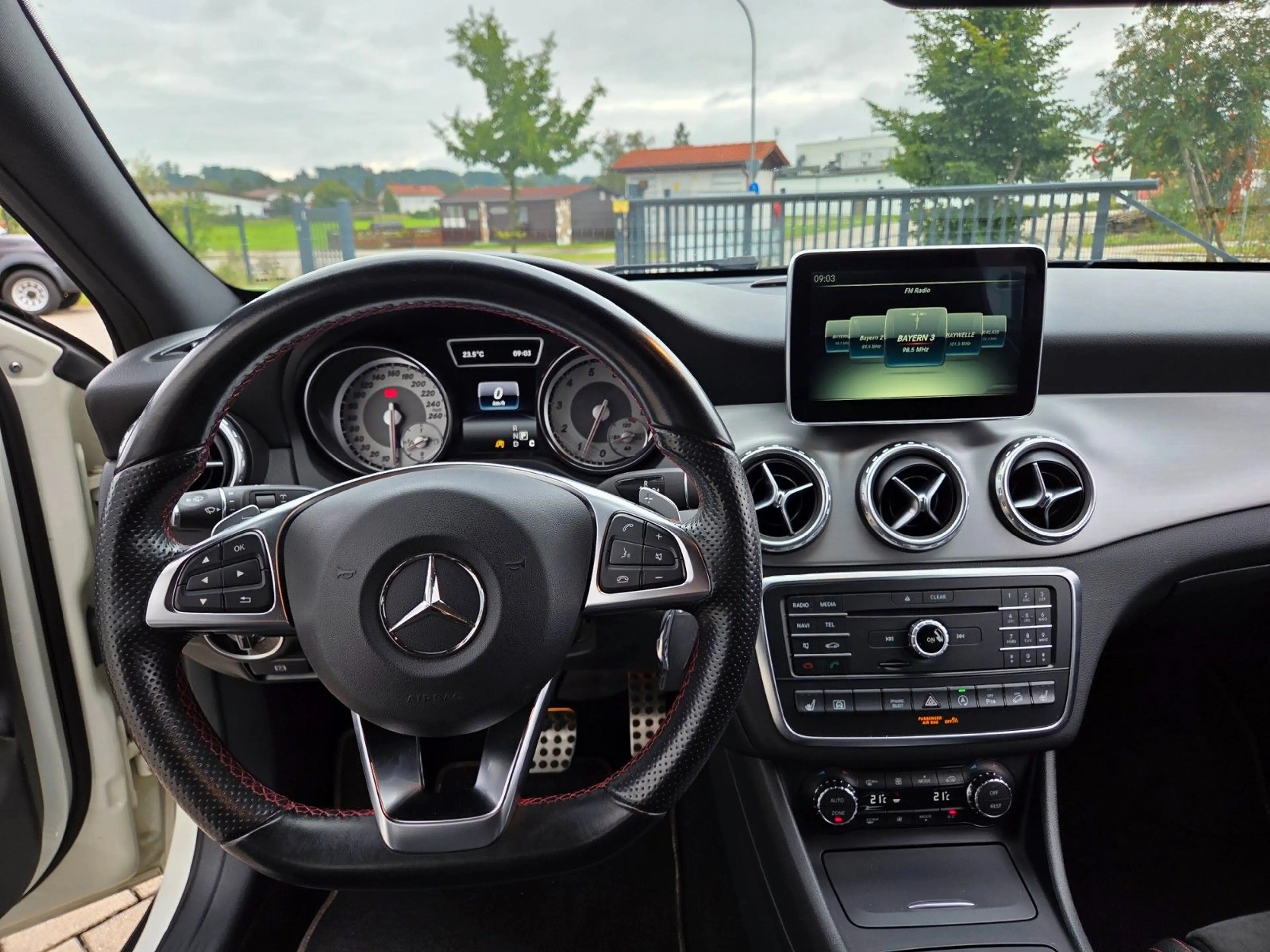 Mercedes-Benz GLA 250 4Matic Street Style, AMG Line, Kamera — photo 14