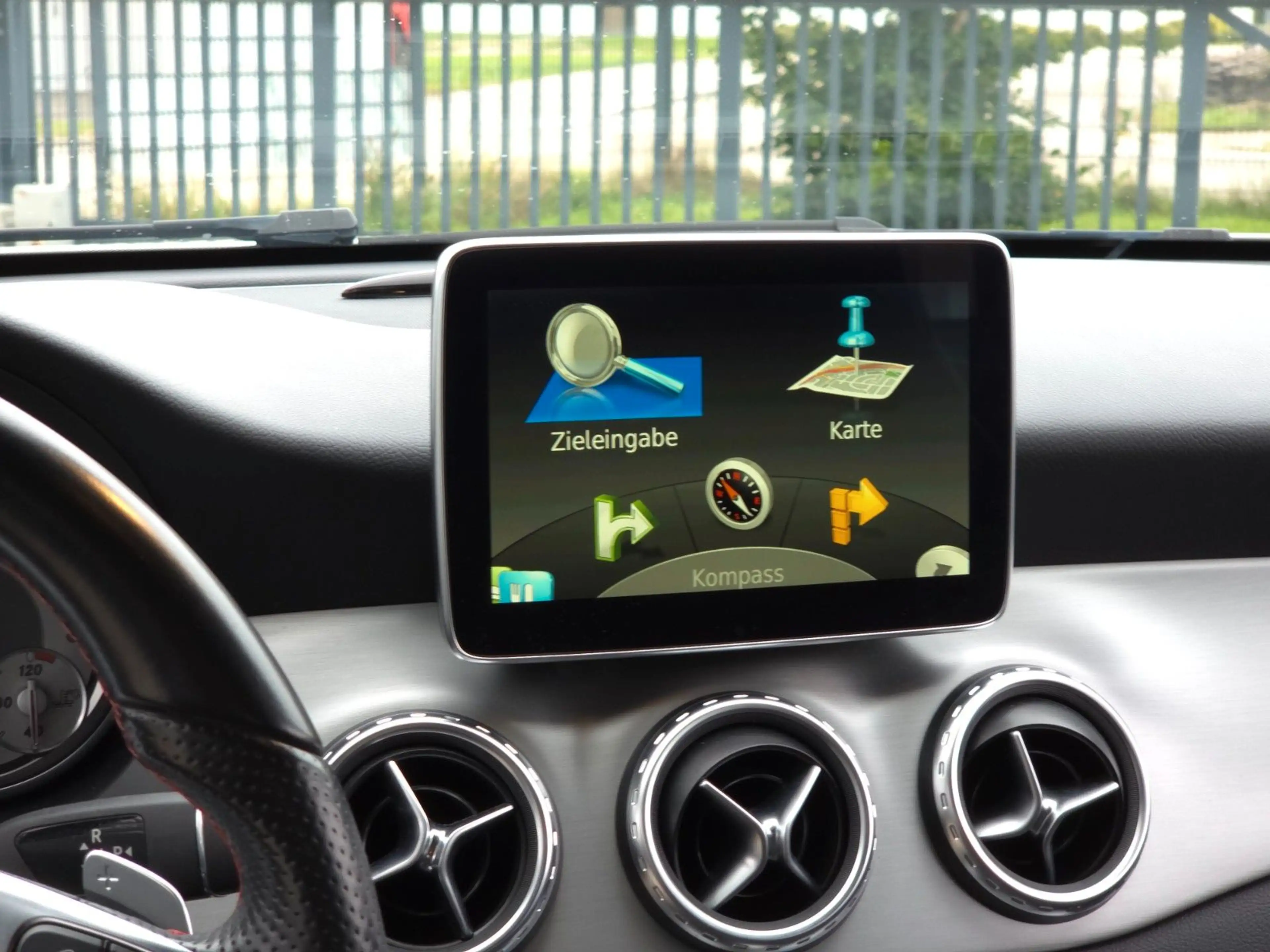 Mercedes-Benz GLA 250 4Matic Street Style, AMG Line, Kamera — photo 18