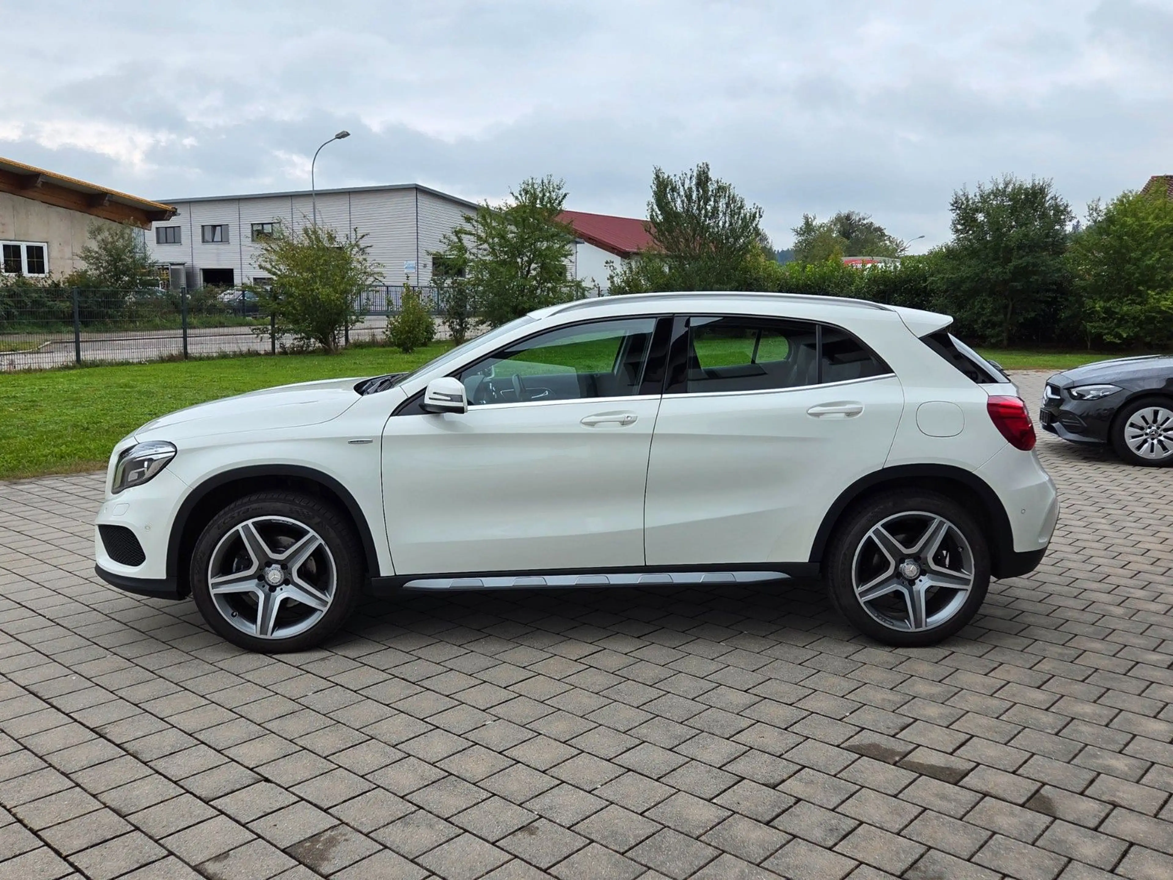 Mercedes-Benz GLA 250 4Matic Street Style, AMG Line, Kamera — photo 7