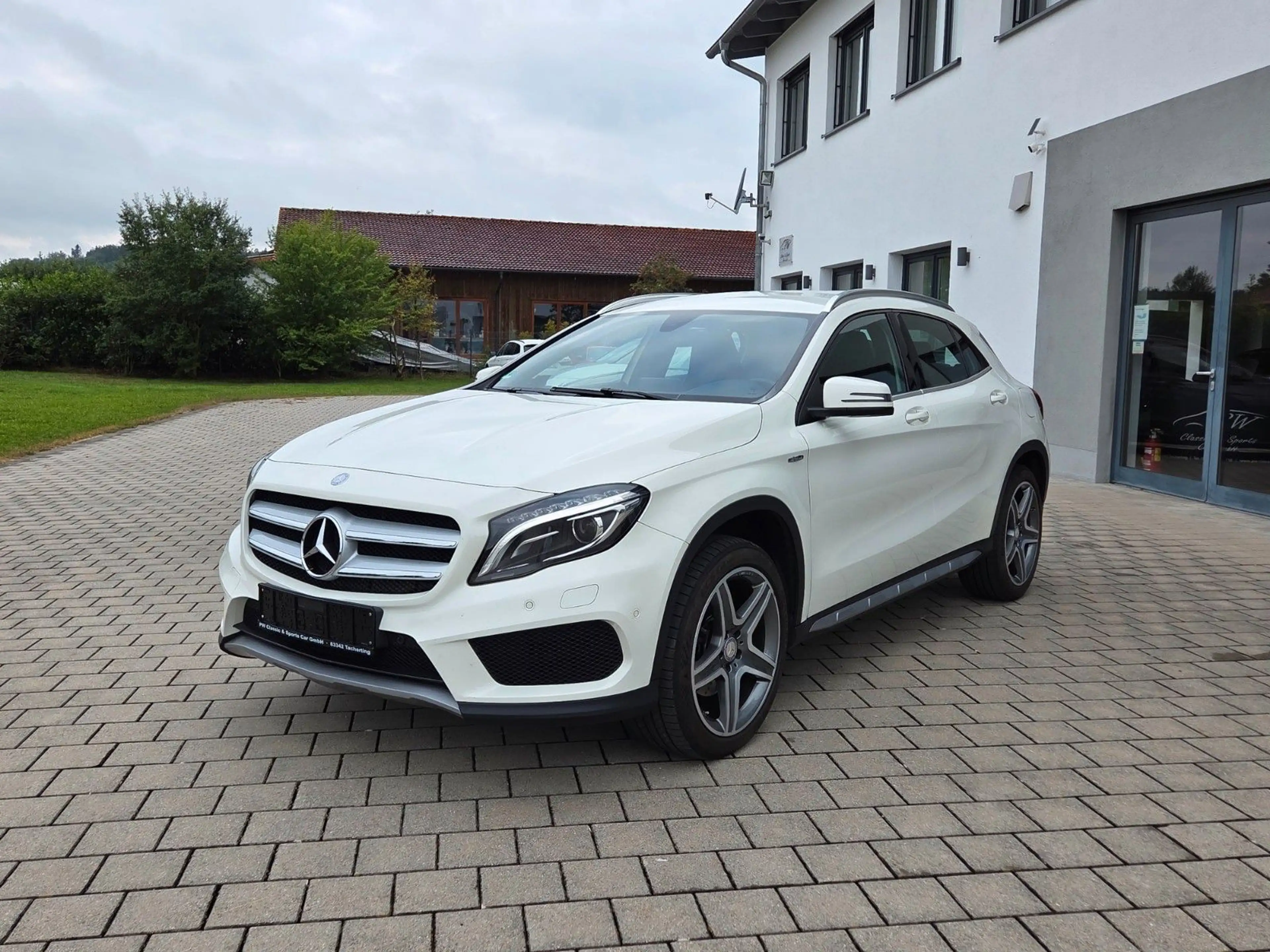 Mercedes-Benz GLA 250 4Matic Street Style, AMG Line, Kamera — photo 8